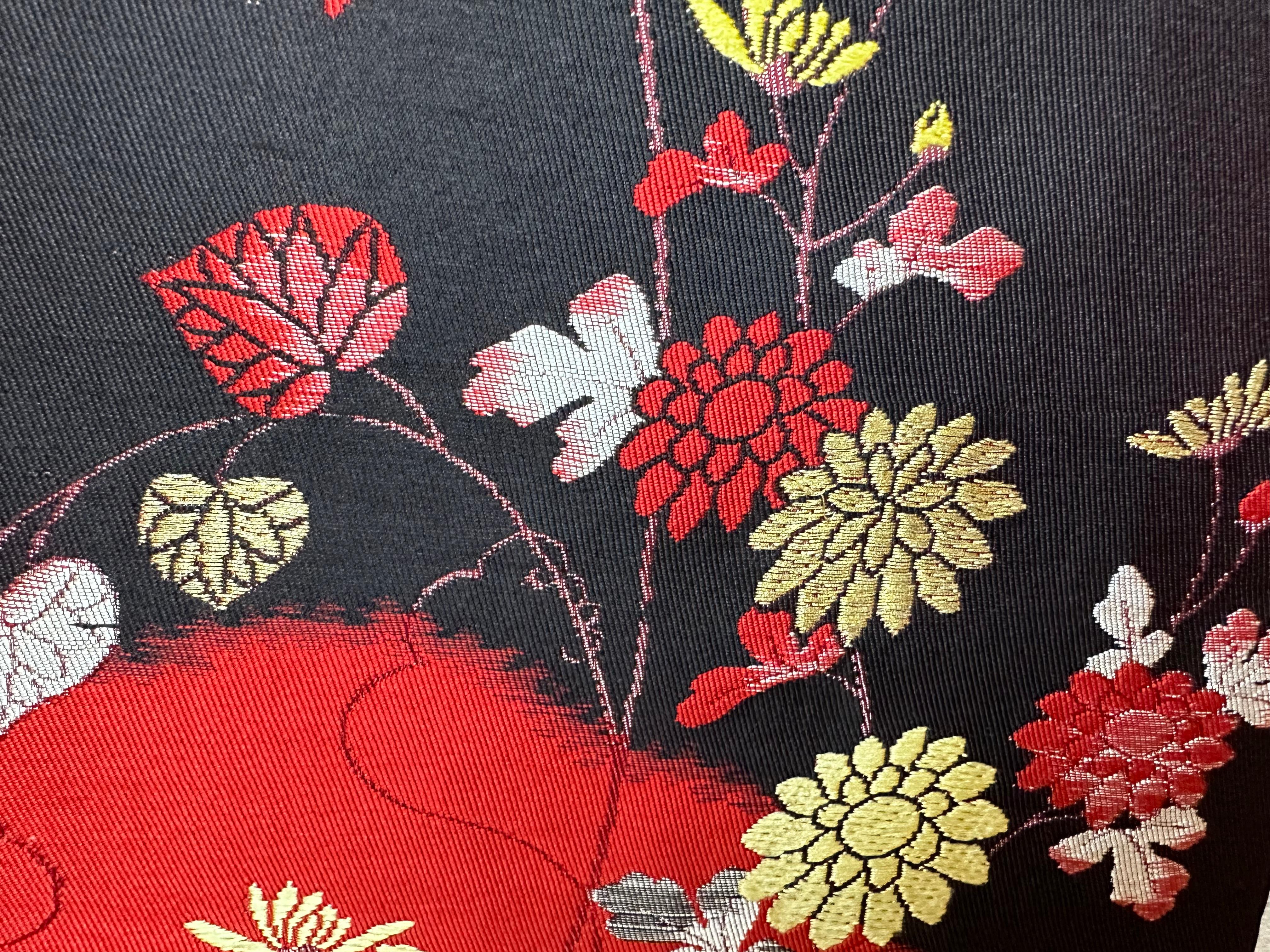 Gerahmte Kimono-Kunst „Seasonal Blessings“ von Kimono-Couture, japanische Textilkunst (Stoff) im Angebot