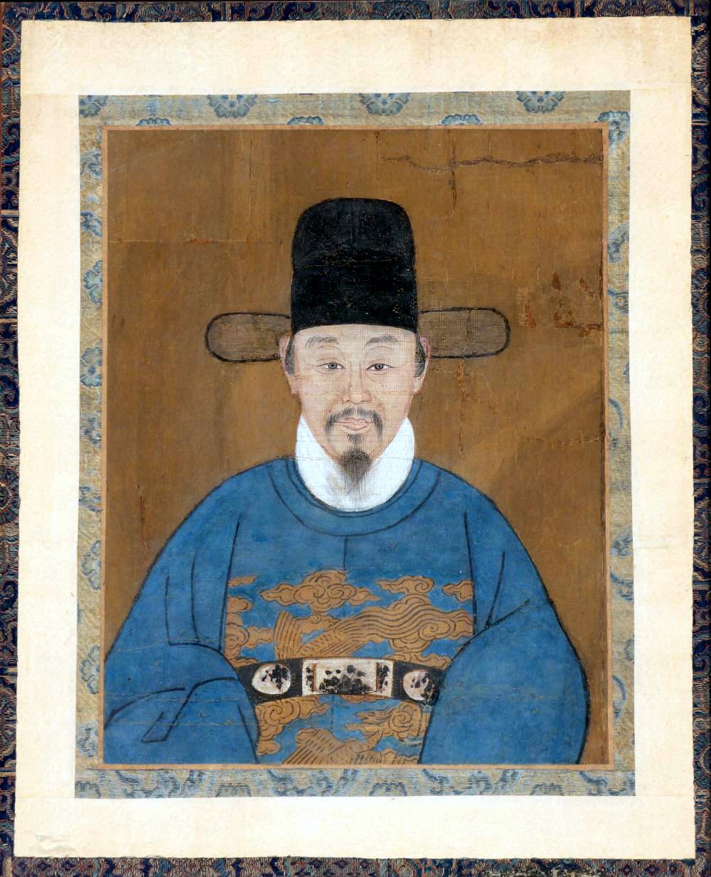 A hyper realistic portrait of an official with watercolor on silk bordered panel, framed in dark wood, from Korean late Joseon dynasty, circa 19th century. The beard man sitting with a formal frontal view, displays a benevolent facial expression, in