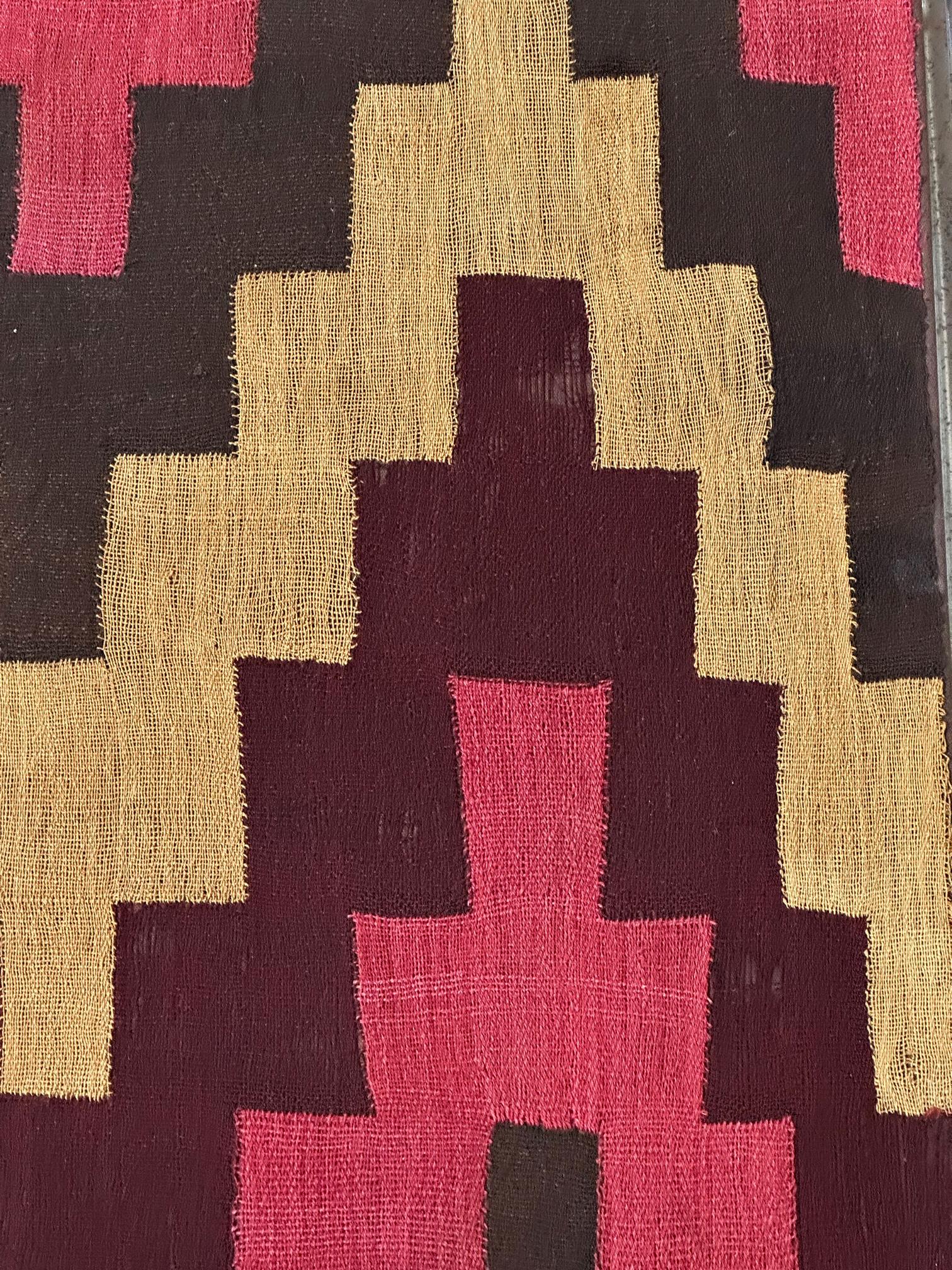 Gerahmte große Nazca-Textil-Tafel mit geometrischem Design im Angebot 2