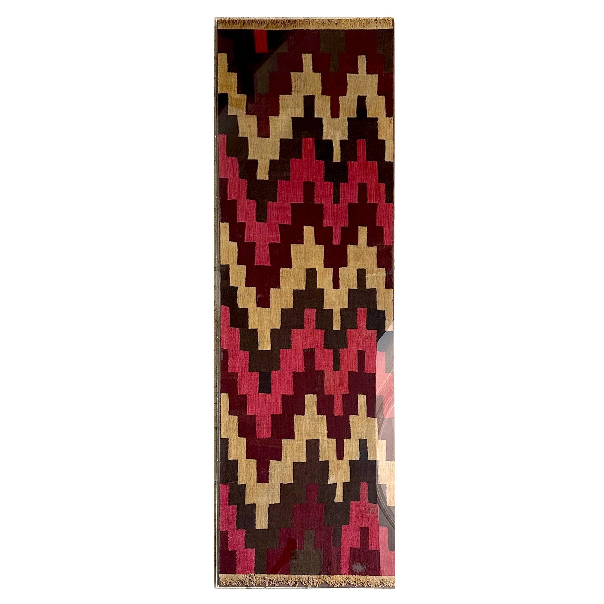 Grand panneau de textile Nazca encadré au design géométrique