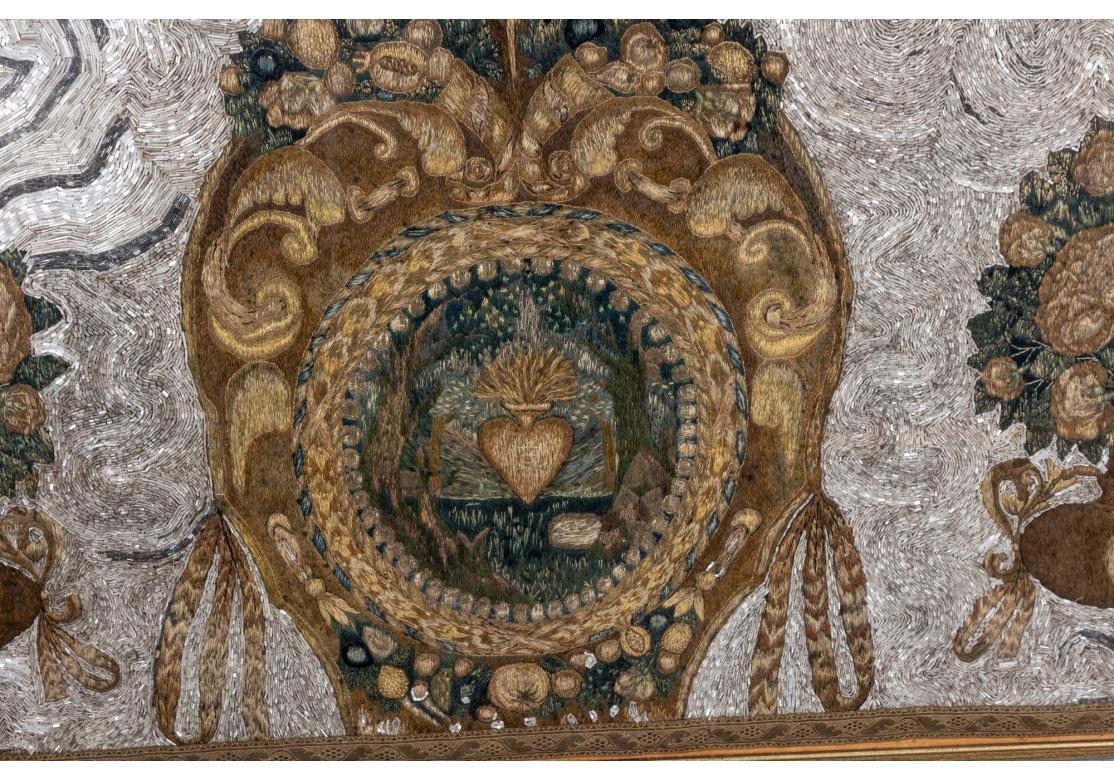 XIXe siècle Panneau brodé ancien à grande échelle encadré en vente