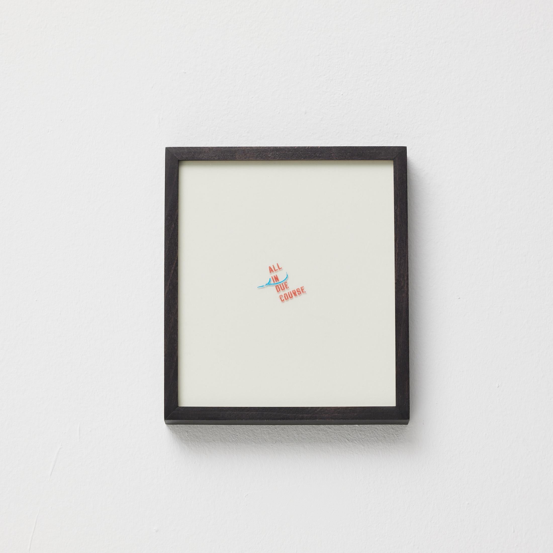 Gerahmter Lawrence Weiner, ALL IN DUE COURSE, limitierte Auflage des Kunstwerks Tattoo für die South London Gallery, 2014.

Weiner wurde 1942 in der Bronx, New York, geboren und lebt und arbeitet in New York und Amsterdam. Weiner genießt