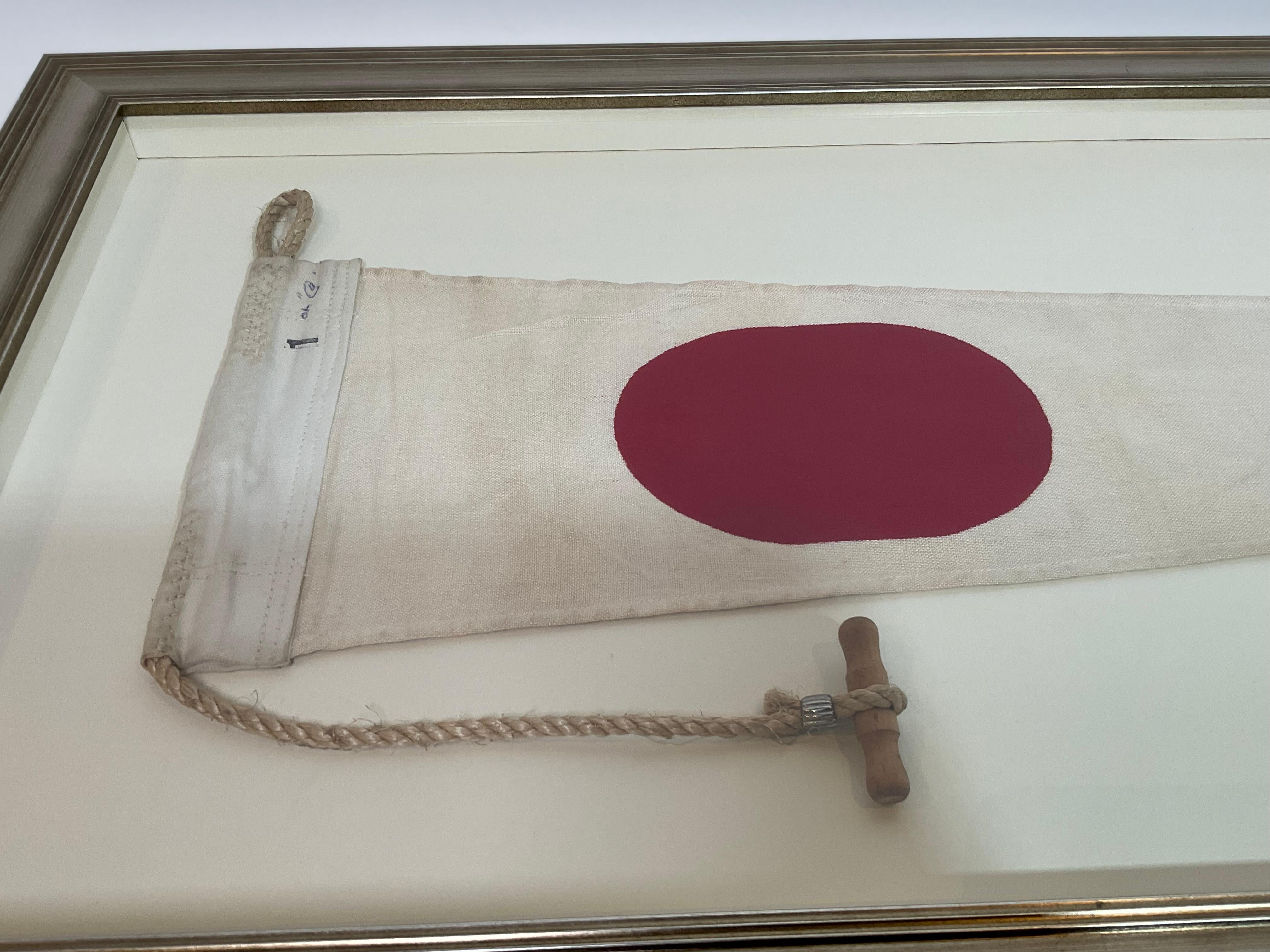 Bandera de señales marítimas número 1 enmarcada mediados del siglo XX en venta