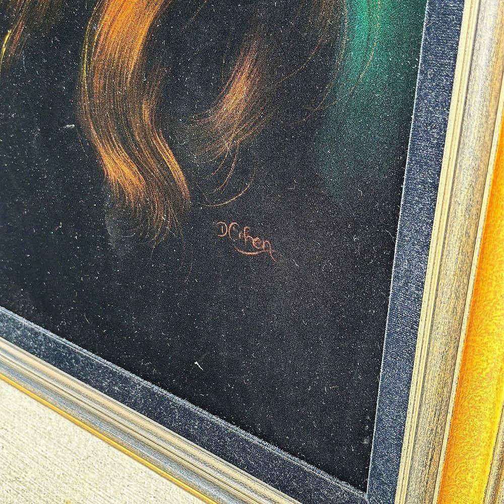 Velluto Ritratto femminile incorniciato dipinto a mano su velluto della metà del secolo scorso, firmato Cohen in vendita