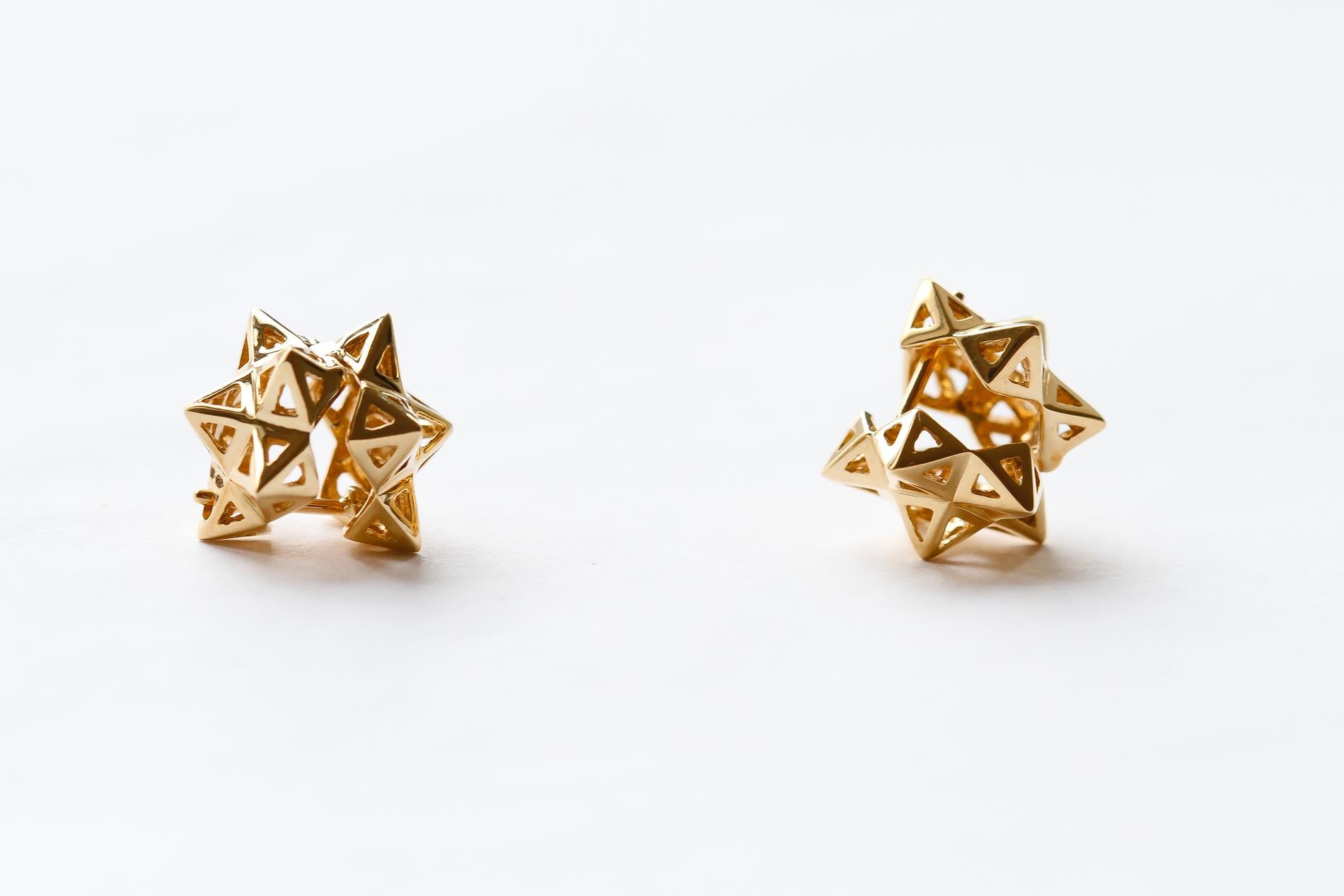 Framed Mini Tetra Gold Earrings In New Condition For Sale In Coral Gables, FL