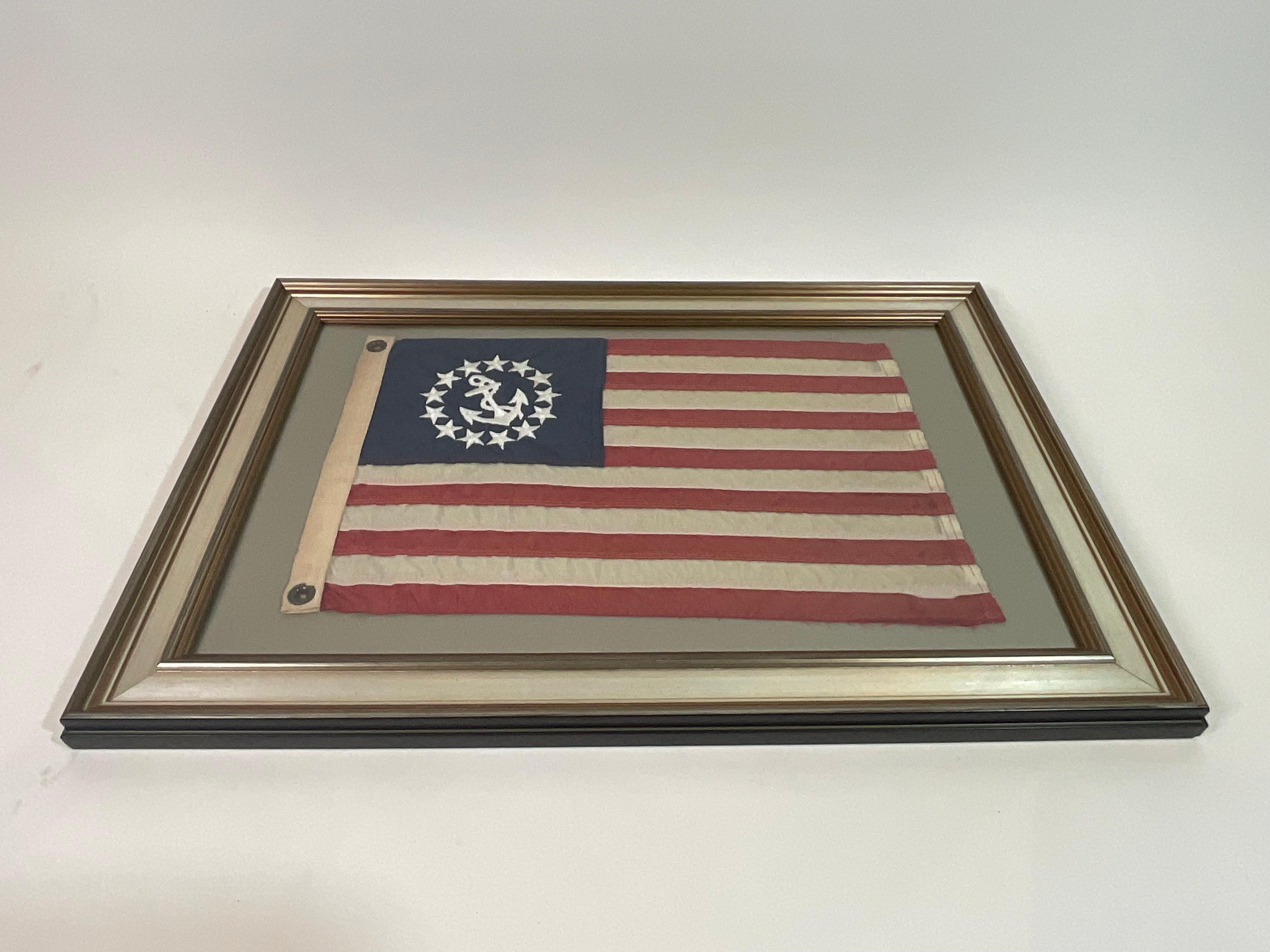Framed Nautical Flag of a Yacht Ensign (Baumwolle) im Angebot