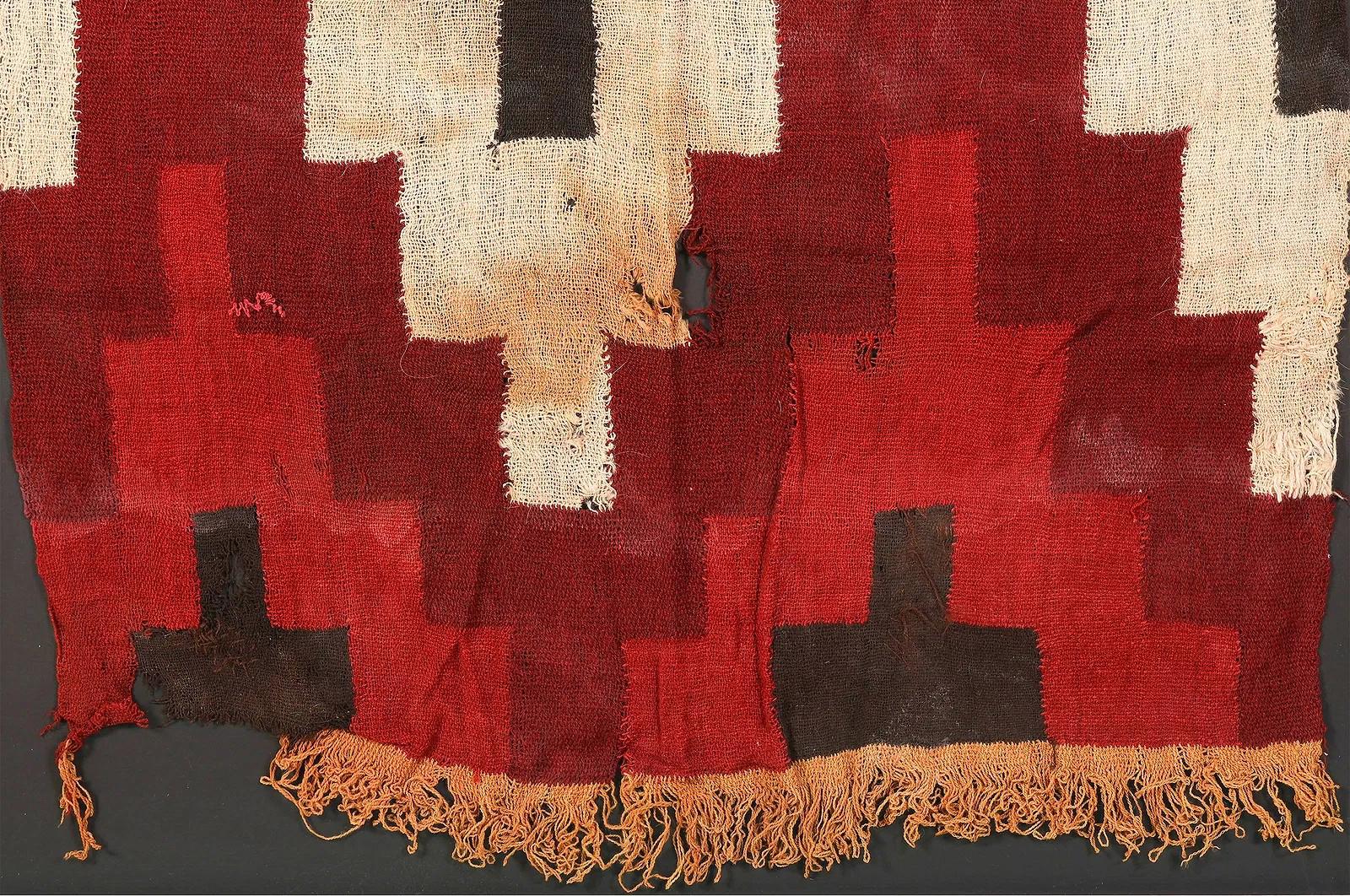 Panel Textil Nazca Enmarcado con Diseño Escalonado Precolombino en venta