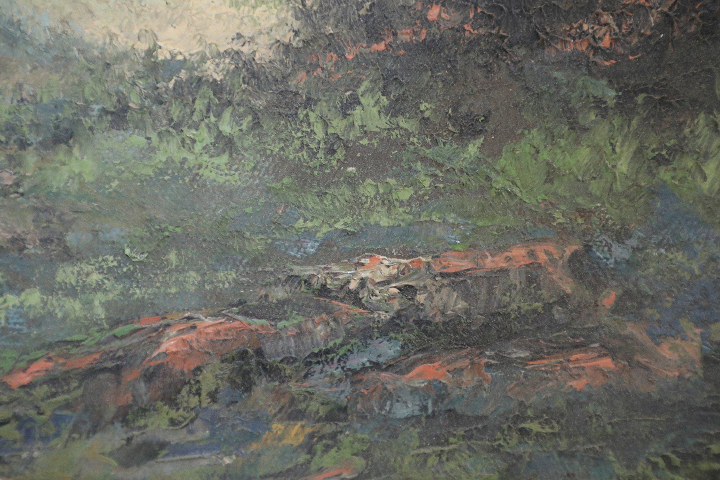Quadro paesaggistico a olio incorniciato con un sentiero nella foresta e montagne lontane in vendita 6
