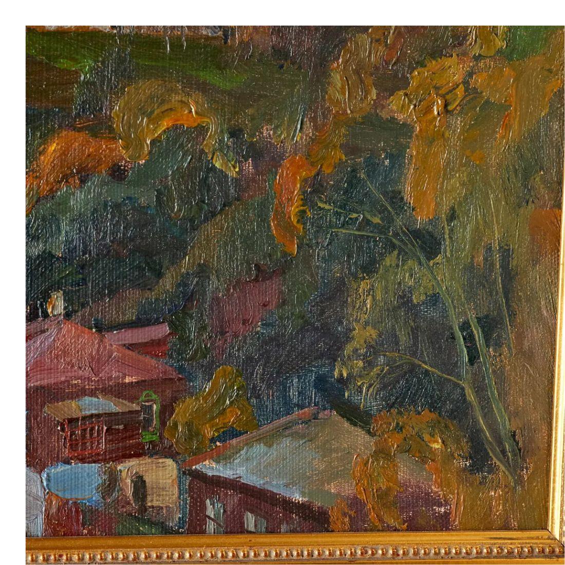 Ein goldgerahmtes Ölgemälde auf Leinwand mit einer russischen Berglandschaft im Herbst.  Wird einem russischen Maler zugeschrieben,  Alexey Sukhovetsky, der vergoldete Schlösser oberhalb des Dorfes mit Wasser in der Ferne abbildet.
