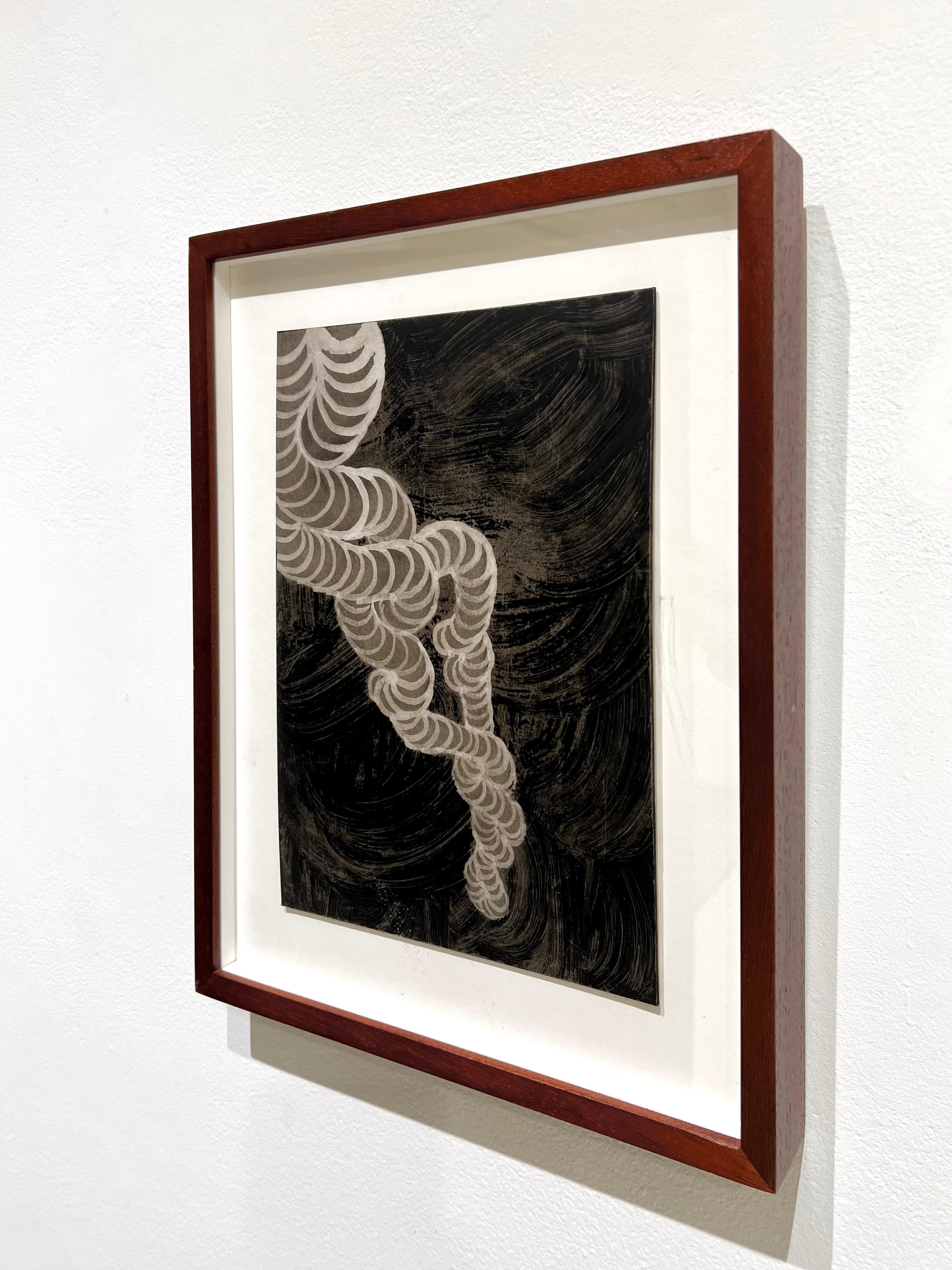 Quadro ad olio su tavola incorniciato di Sara Skaaning.
Con sede nell'isola di Mon, in Danimarca, l'artista visiva Sara Skaaning parte da ciò che la circonda e lo trasforma fino a creare forme completamente diverse e uniche.
Dimensioni della