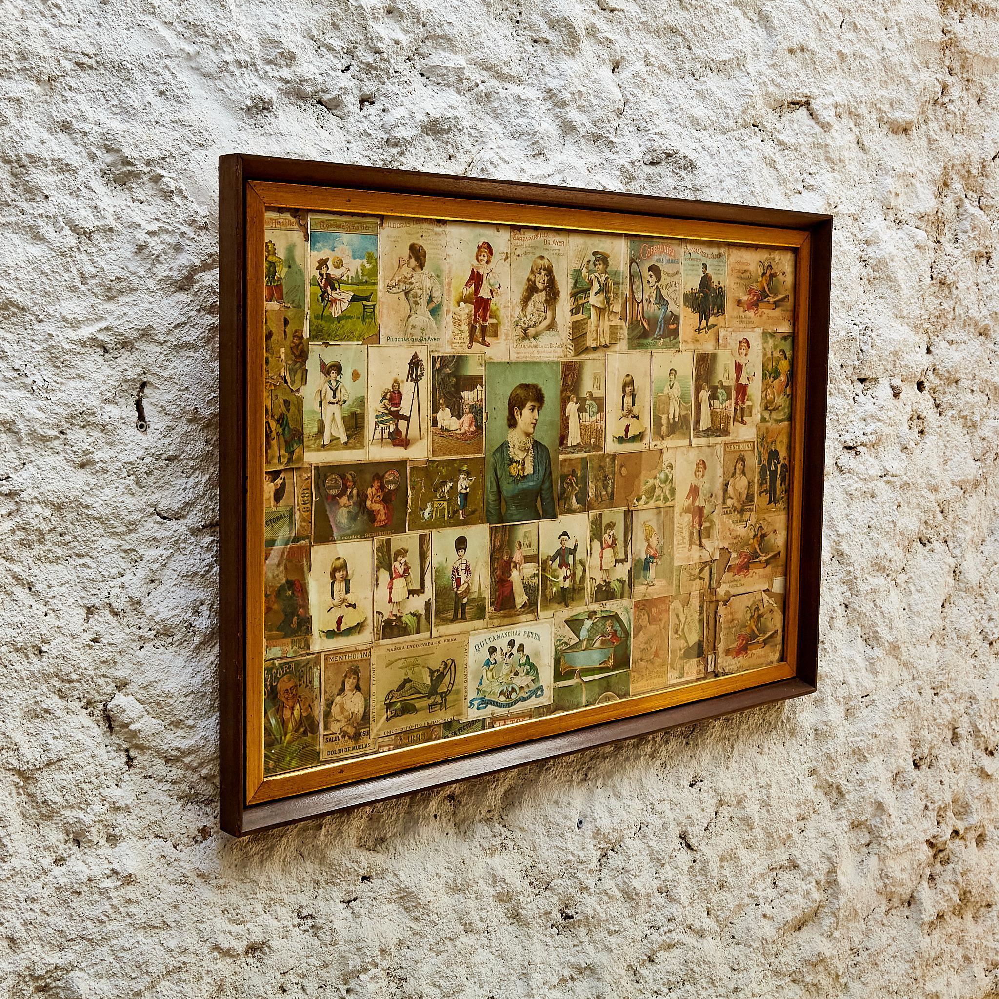 Gerahmte Original-Collage-Postkarte Werbung.

Hergestellt in Spanien, um 1930

Abmessungen: 
T 3 x B 84 H 58 cm

Originaler Zustand mit geringen alters- und gebrauchsbedingten Abnutzungserscheinungen, der eine schöne Patina aufweist.

Wichtige