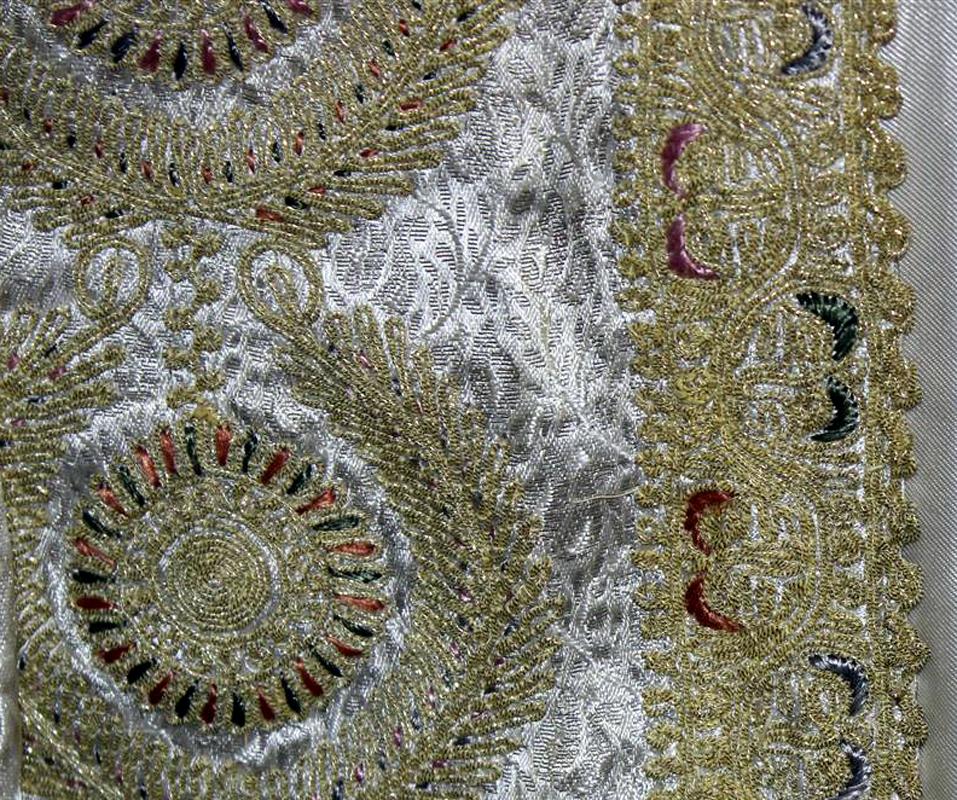 Framed Ottoman Coat with Metallic Thread Embroidery For Sale 2