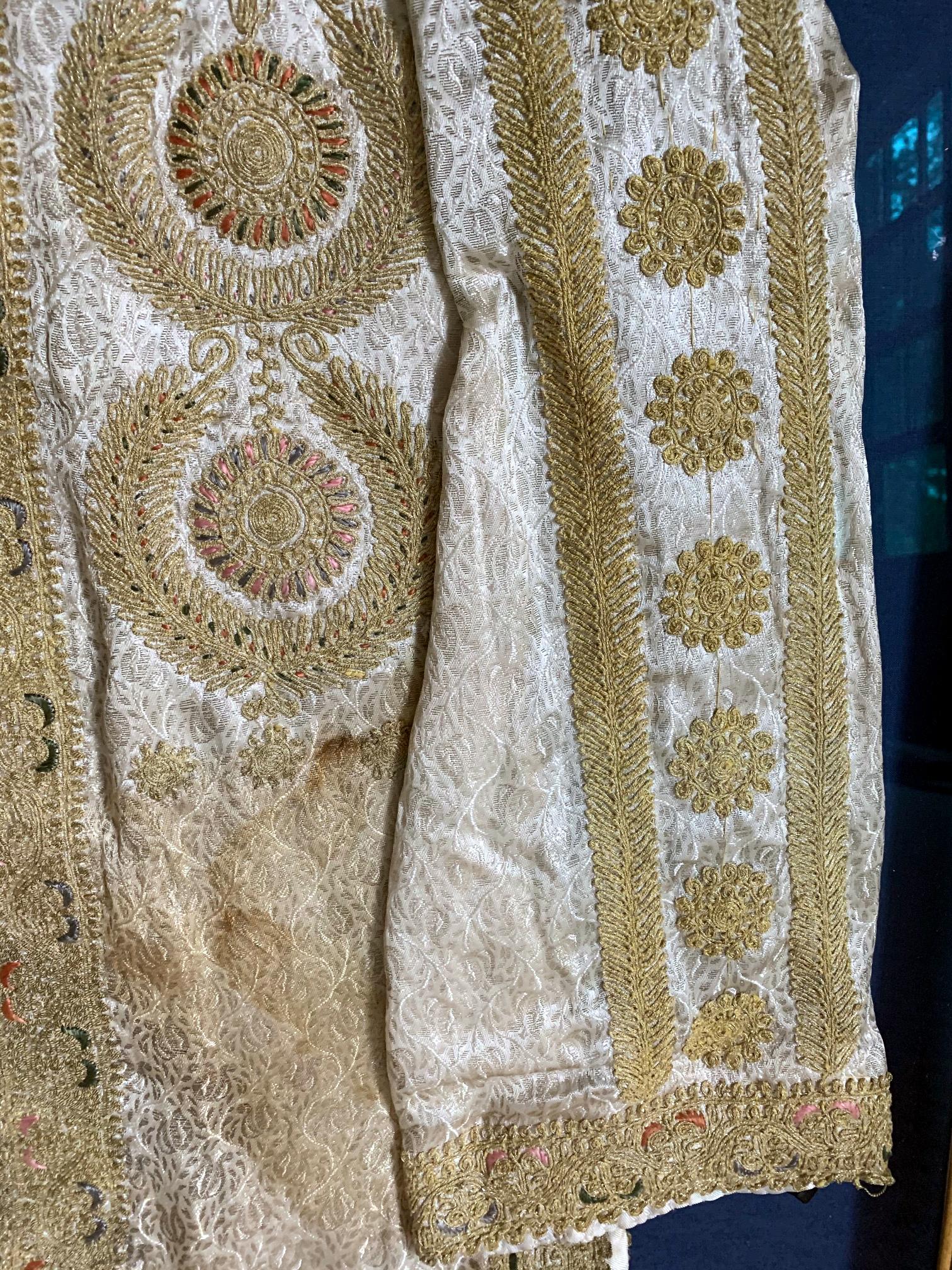 Framed Ottoman Coat with Metallic Thread Embroidery In Good Condition For Sale In Atlanta, GA