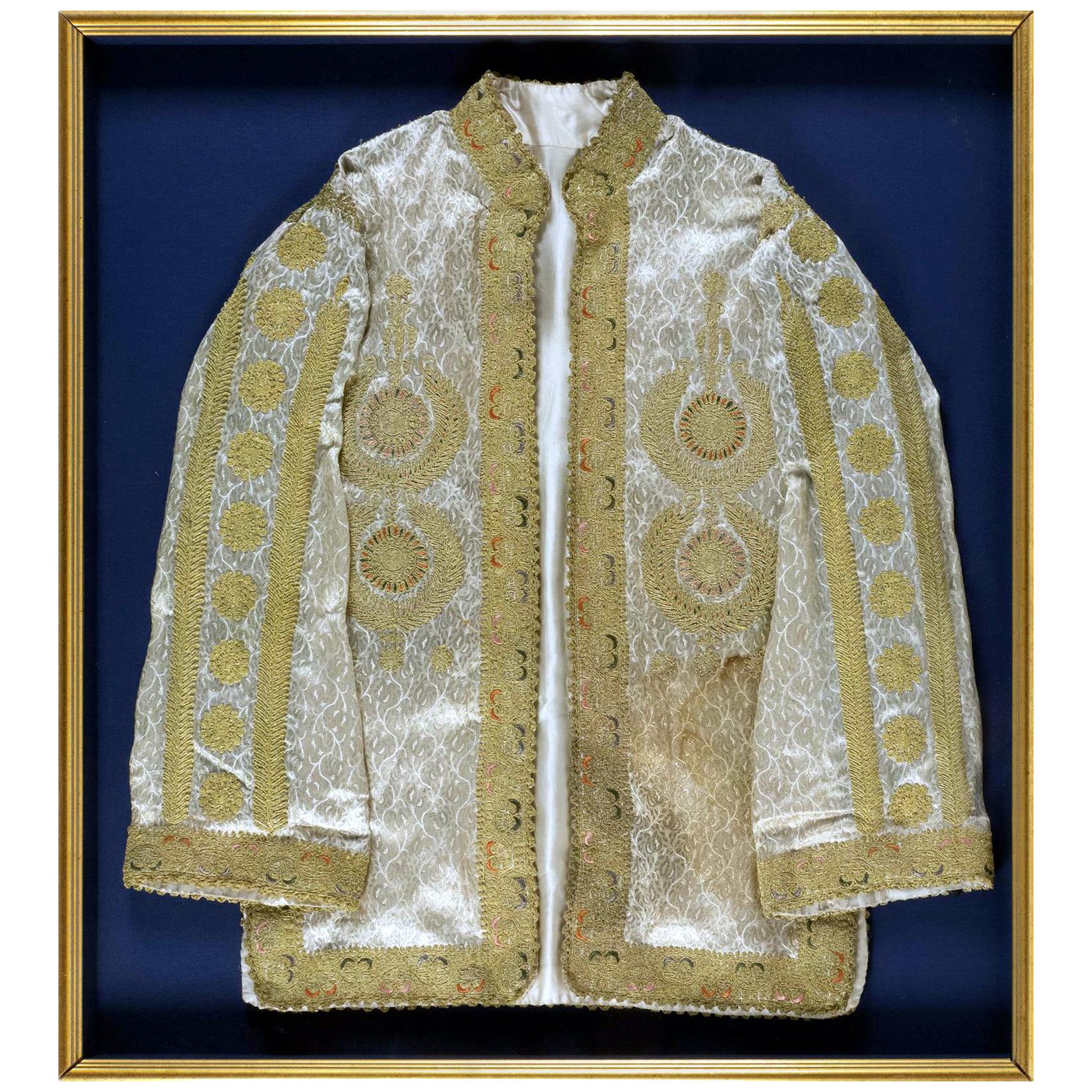 Manteau ottoman encadré avec broderie de fils métalliques en vente
