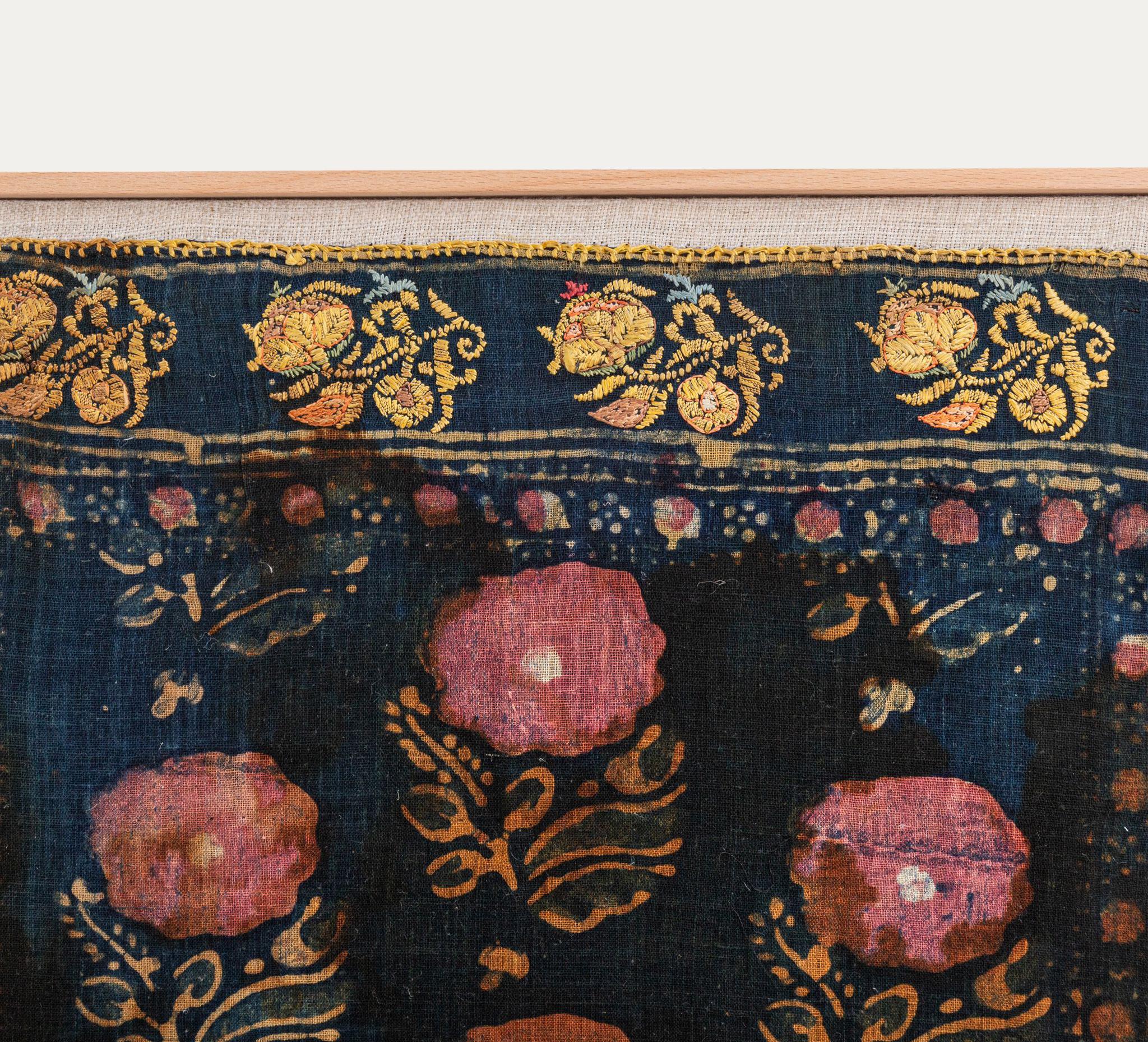 Gerahmtes Ottomane Handblock-Textil, bedrucktes und besticktes Textil (Türkisch) im Angebot