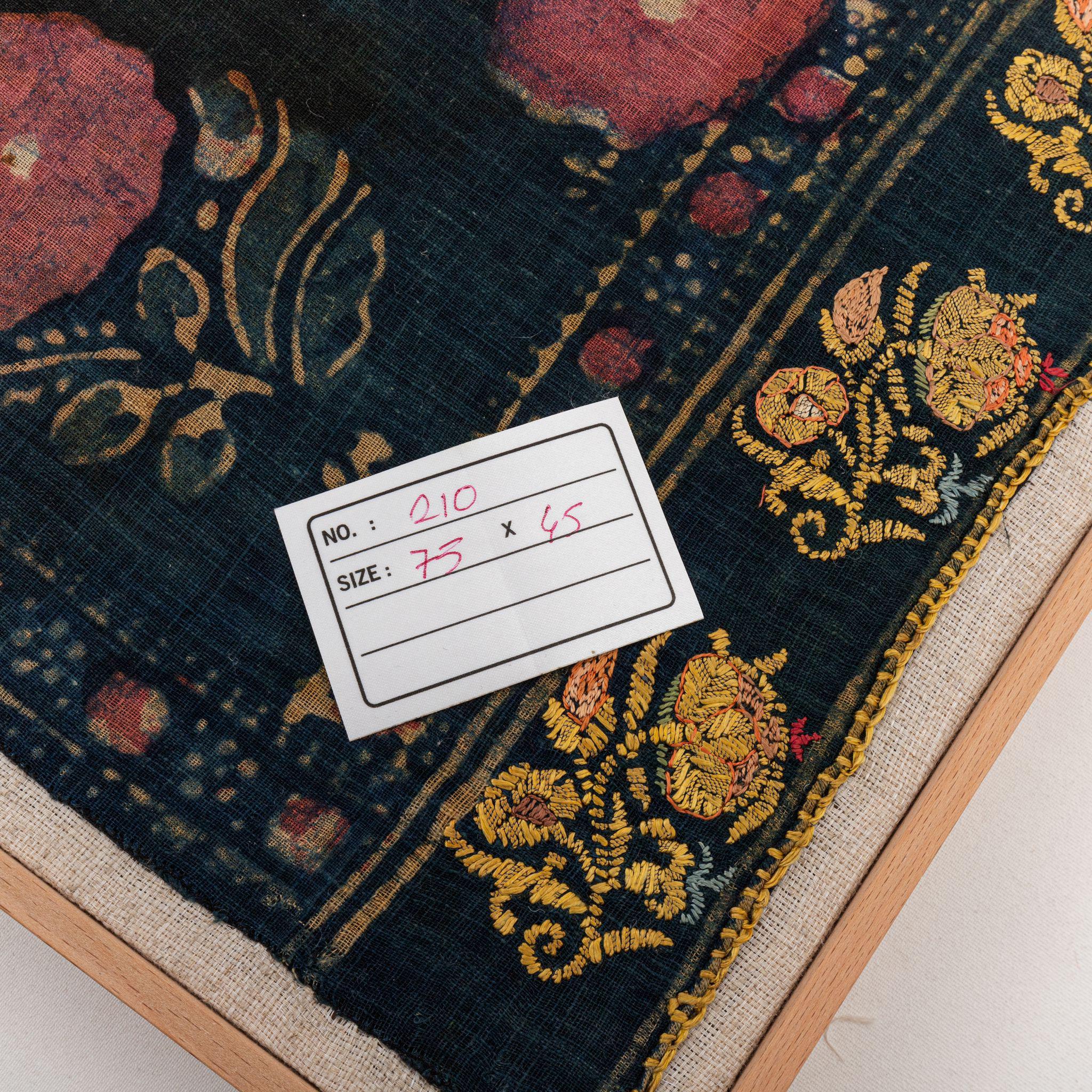 Gerahmtes Ottomane Handblock-Textil, bedrucktes und besticktes Textil (Baumwolle) im Angebot