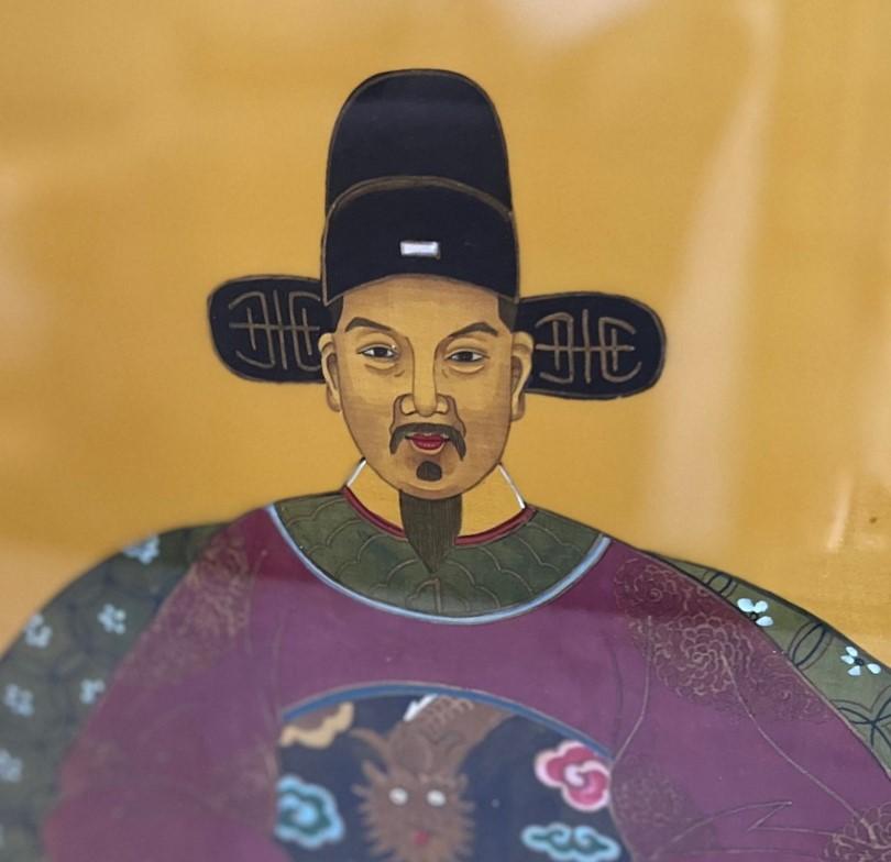 Peint à la main Paire de tableaux anciens d'ancêtres de la dynastie chinoise Qing encadrés sur soie en vente