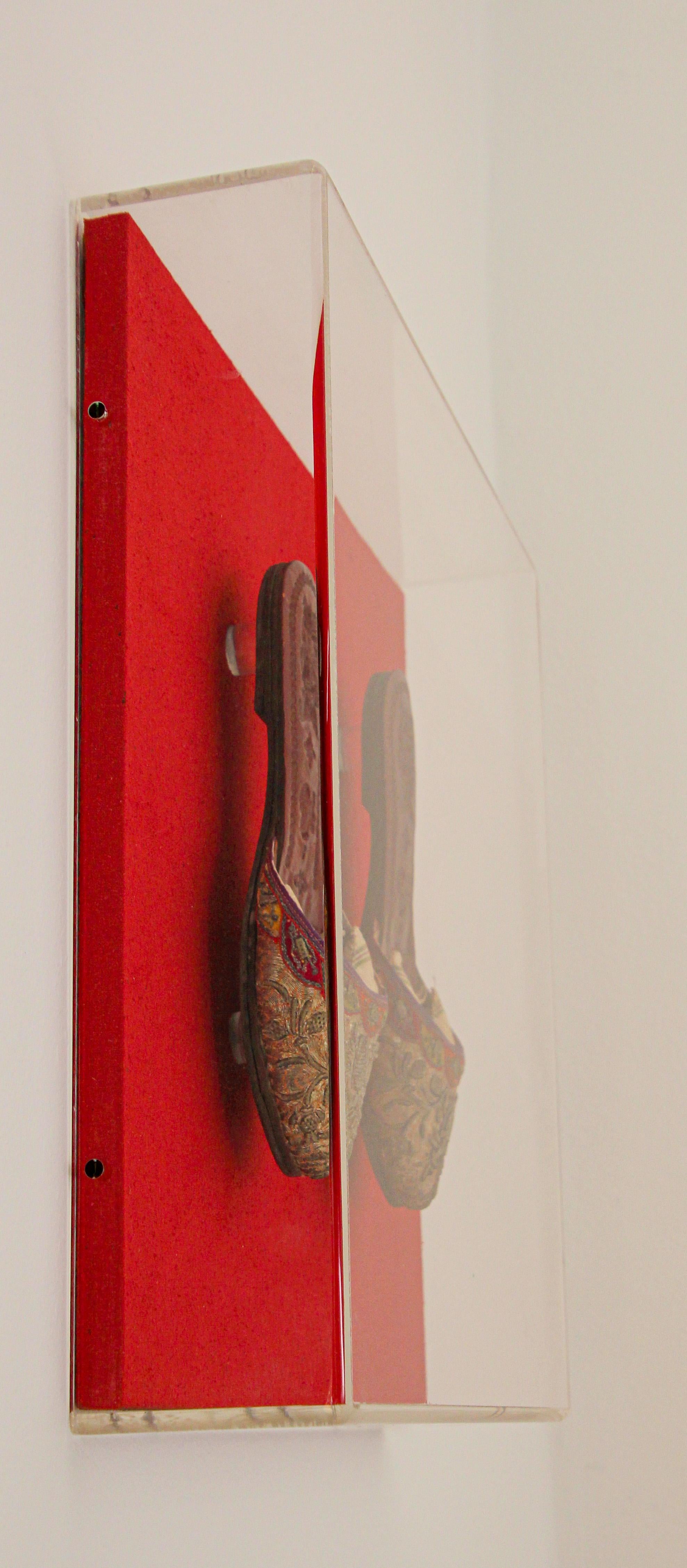 Gerahmtes Paar asiatischer chinesischer antiker bestickter asiatischer Leder und Seide (20. Jahrhundert) im Angebot
