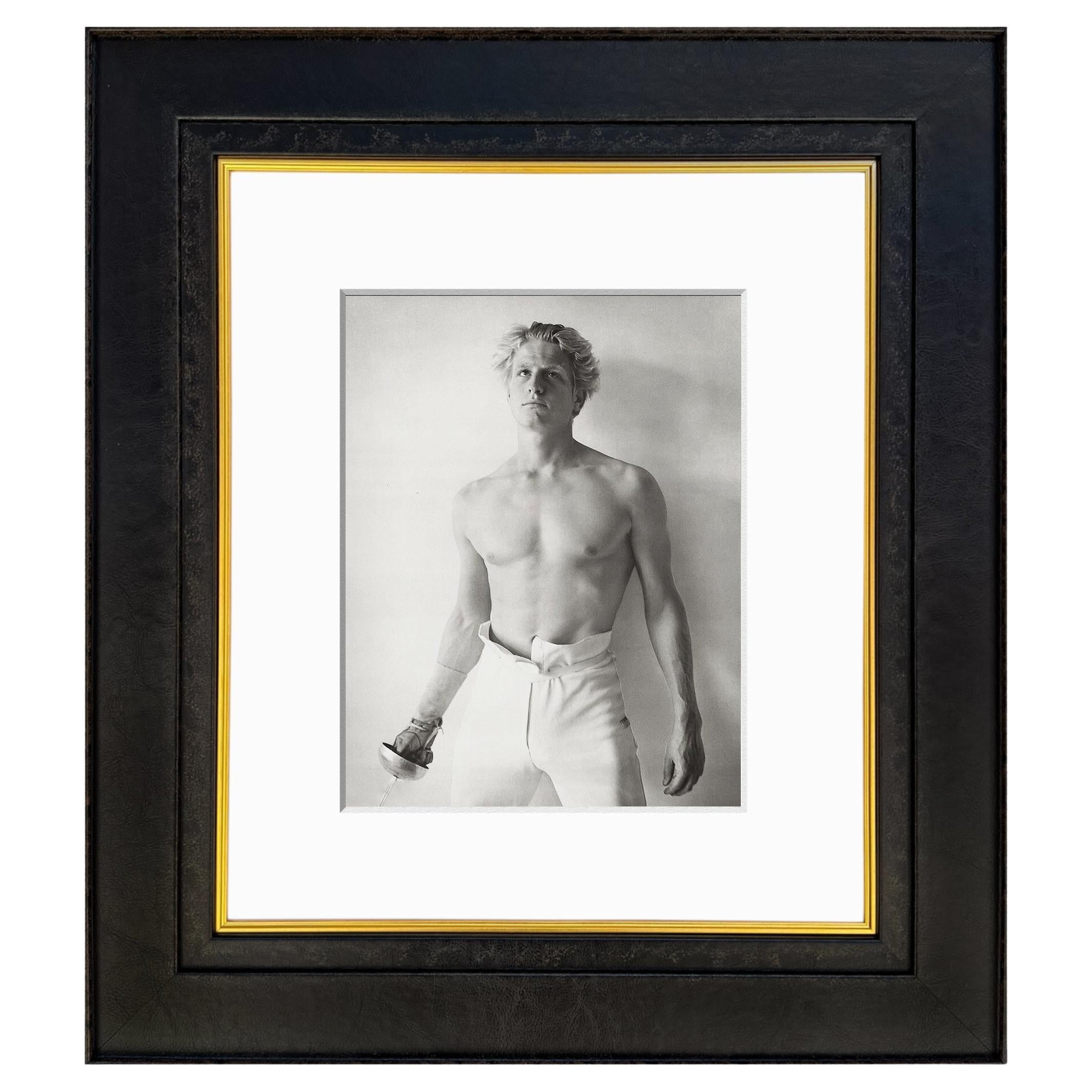 Fotografía enmarcada del decatleta olímpico Mike Storm por Bruce Weber