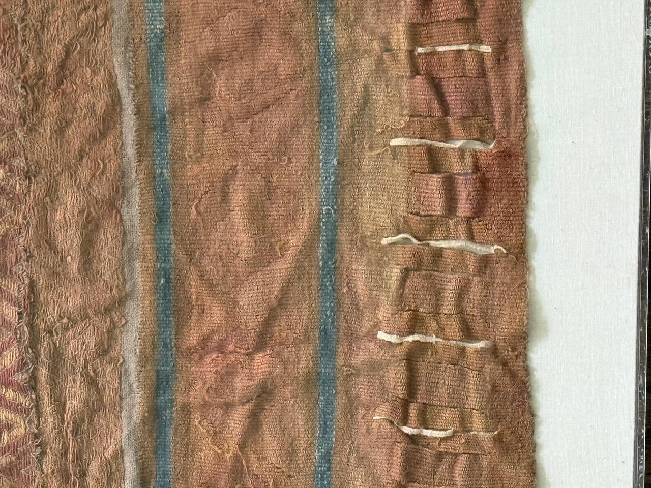 Fragmento enmarcado de textil fino precolombino de la cultura Chancay en venta 3