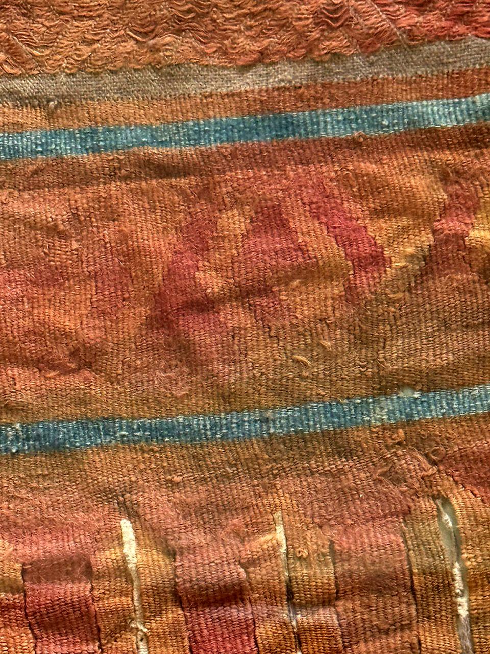 Fragmento enmarcado de textil fino precolombino de la cultura Chancay en venta 5