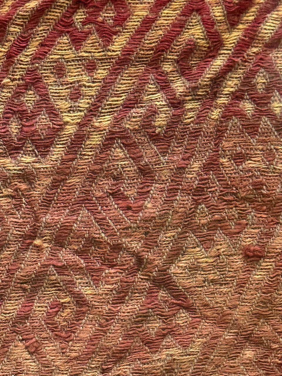 Fragmento enmarcado de textil fino precolombino de la cultura Chancay en venta 7