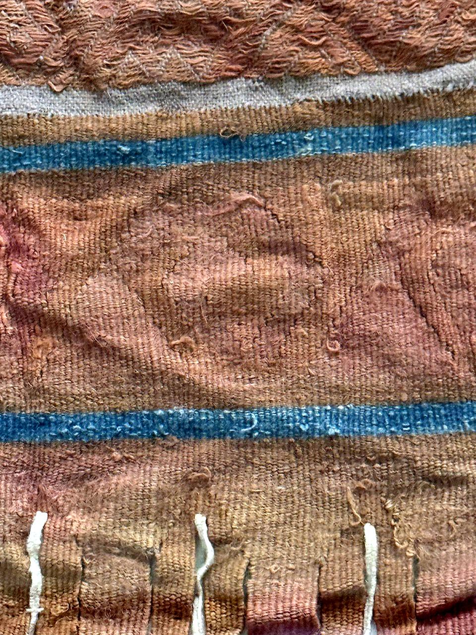 Fragmento enmarcado de textil fino precolombino de la cultura Chancay en venta 8