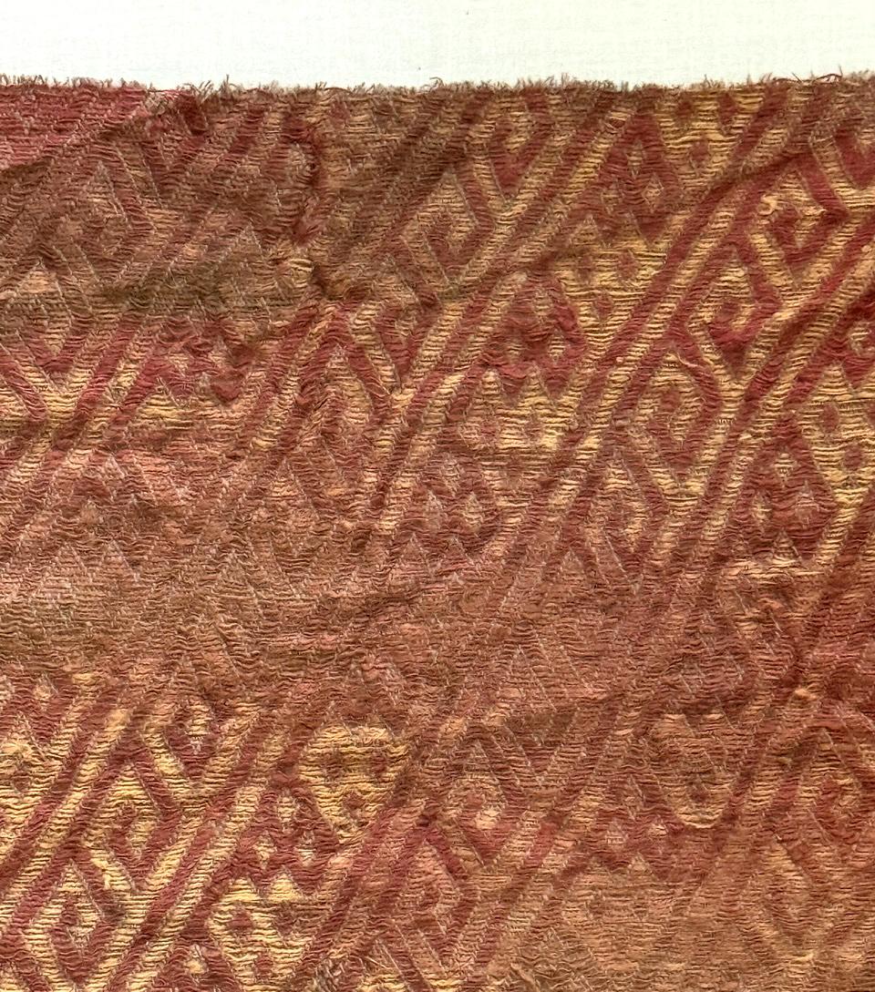 Fragmento enmarcado de textil fino precolombino de la cultura Chancay en Bueno estado para la venta en Atlanta, GA