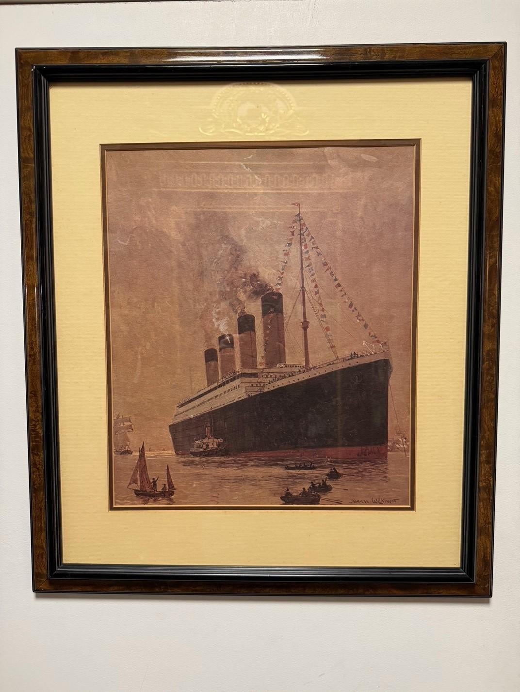 Gerahmter Druck der Titanic, die Belfast in Nordirland verlässt, von Thomas Wilkinson. 
Die RMS Titanic war ein britischer Passagierdampfer, der von der
White Star Line, die im Nordatlantik während der
in den frühen Morgenstunden des 15. April 1912,