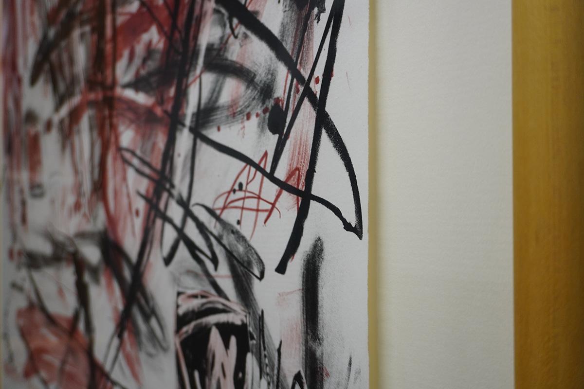 Litografía abstracta roja y negra enmarcada titulada 
