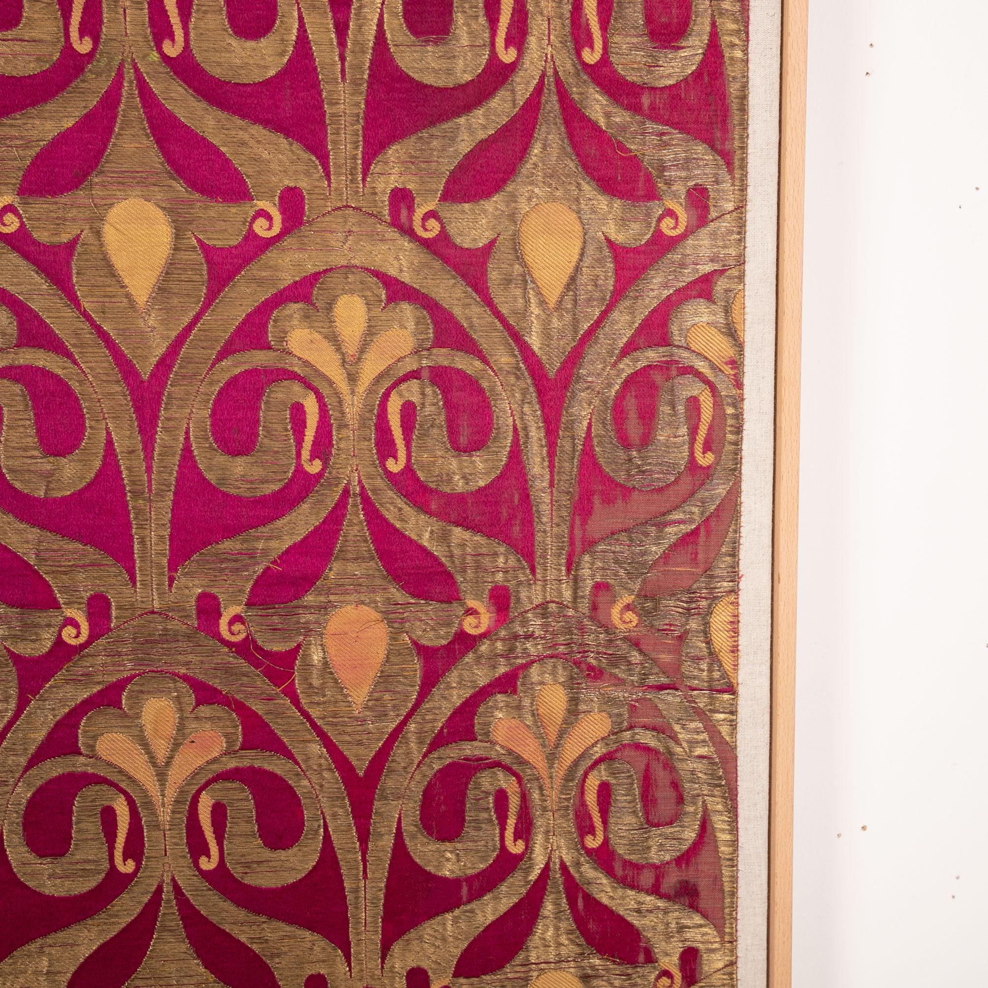 Framed Russian Silk and Metallic Thread Brocade Panel, 19th Century In Fair Condition For Sale In Istanbul, TR