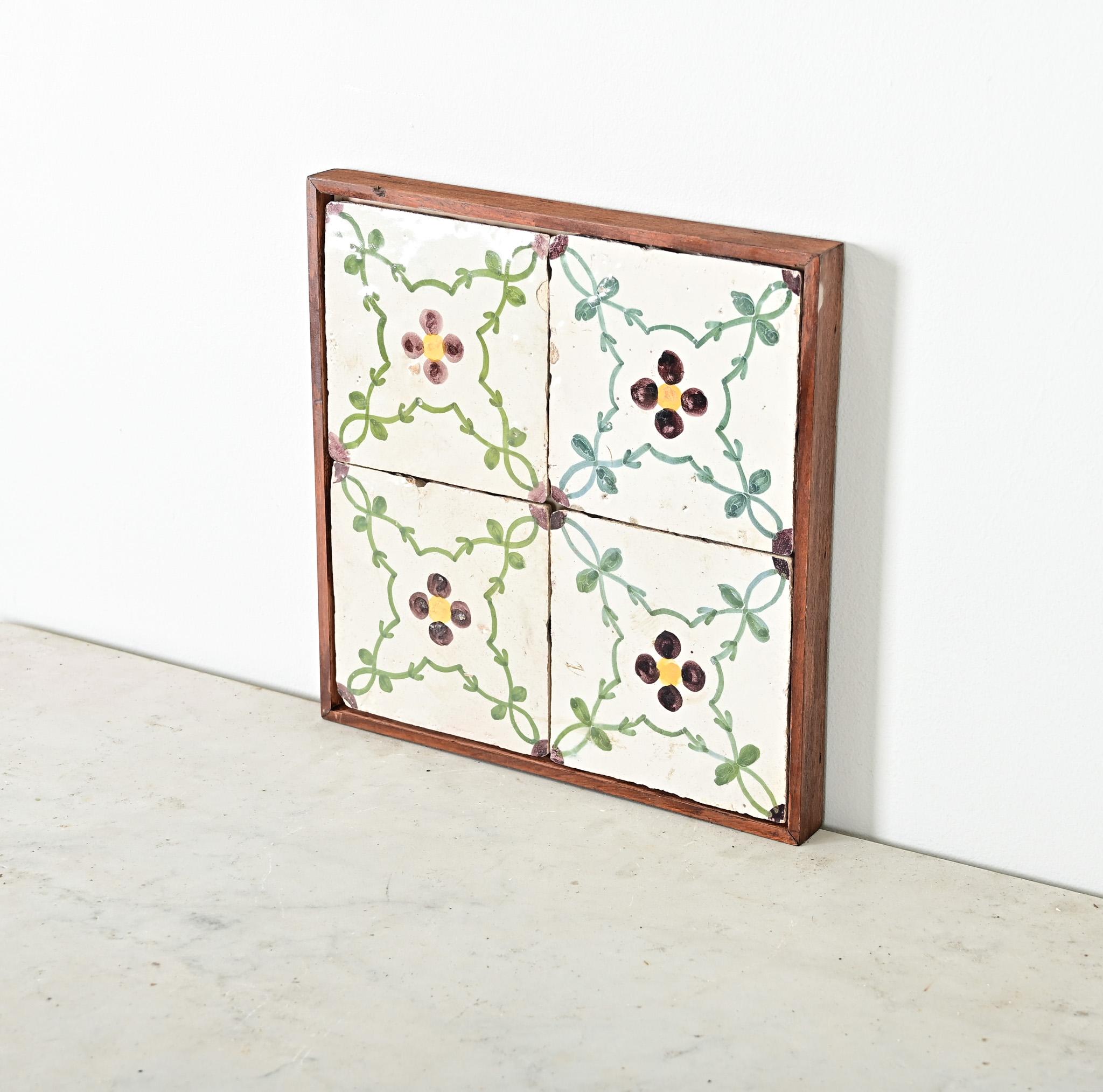 Portugais Ensemble encadré de carreaux portugais du XVIIIe siècle en vente