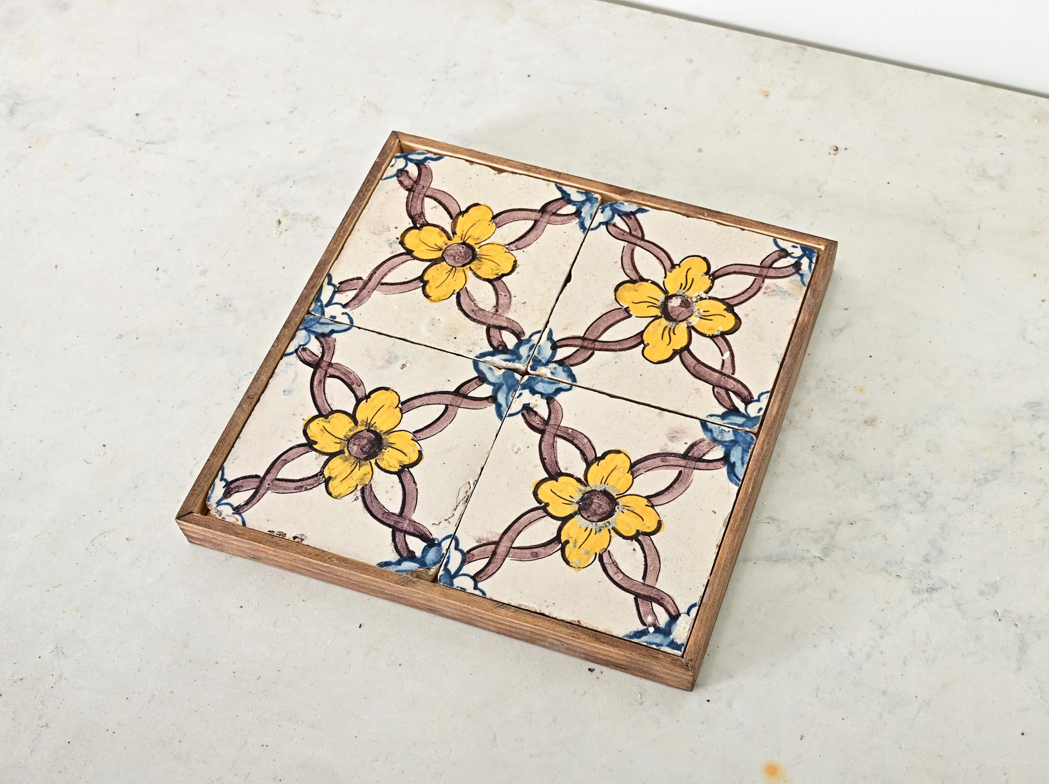 Ensemble encadré de carreaux portugais du XVIIIe siècle Bon état - En vente à Baton Rouge, LA