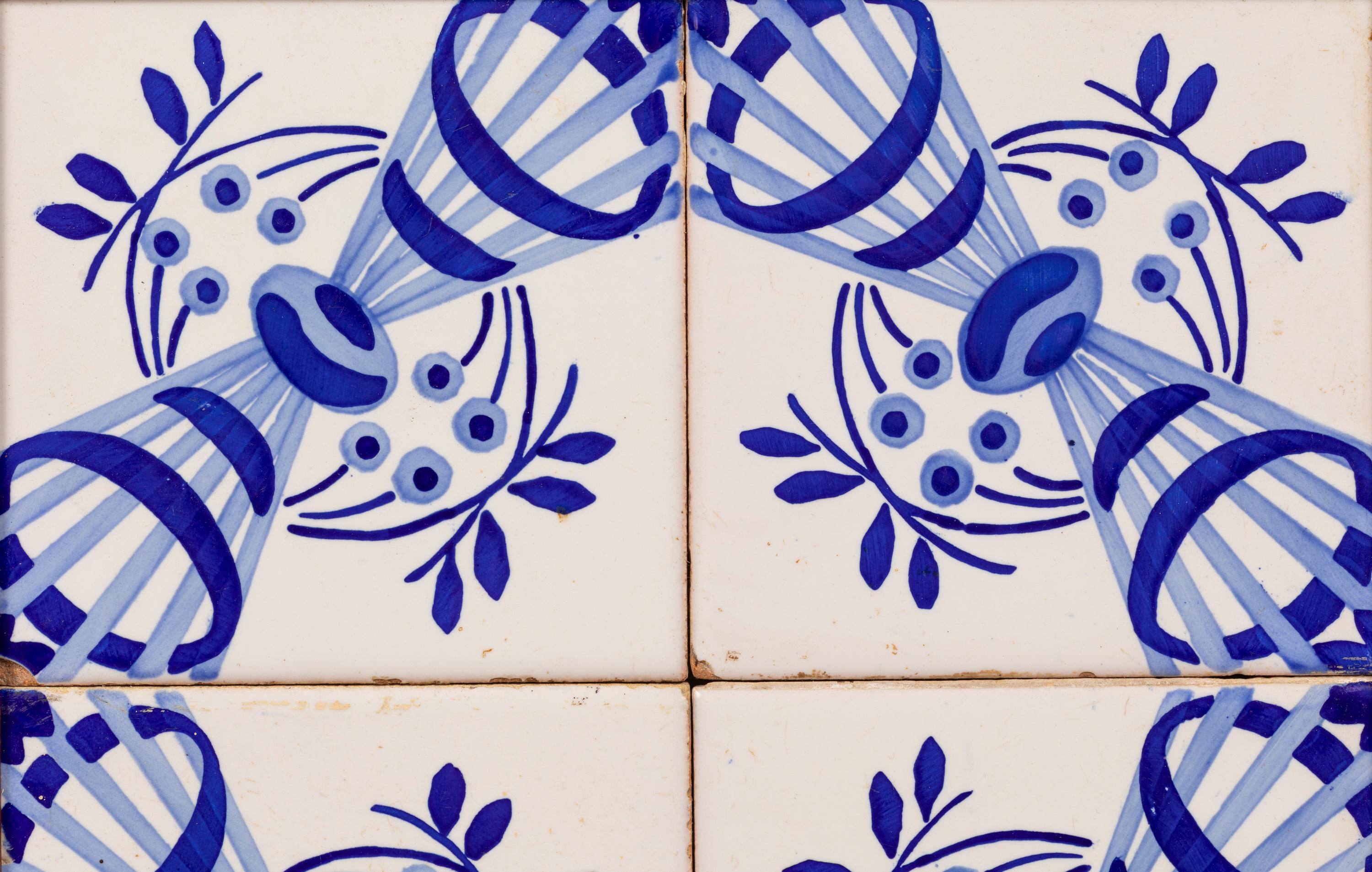 Dieses professionell gerahmte Set aus vier spanischen Kacheln (azulejos