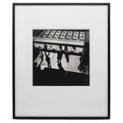 Photographie de rue encadrée de Vivian Maier éditée avec la provenance