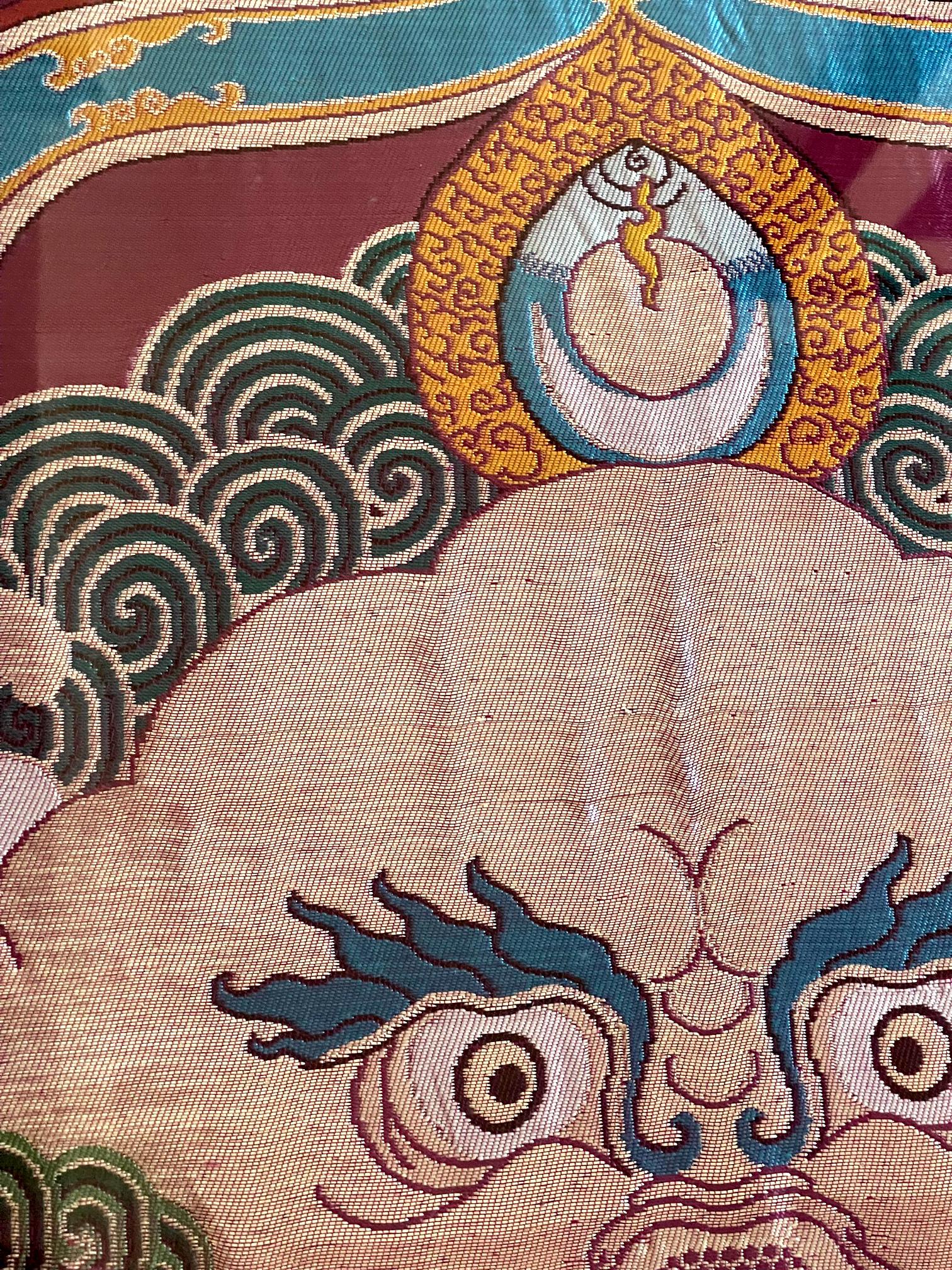 Panneau Kesi tibétain encadré en soie tissée encadré de Kirtimukha en vente 2