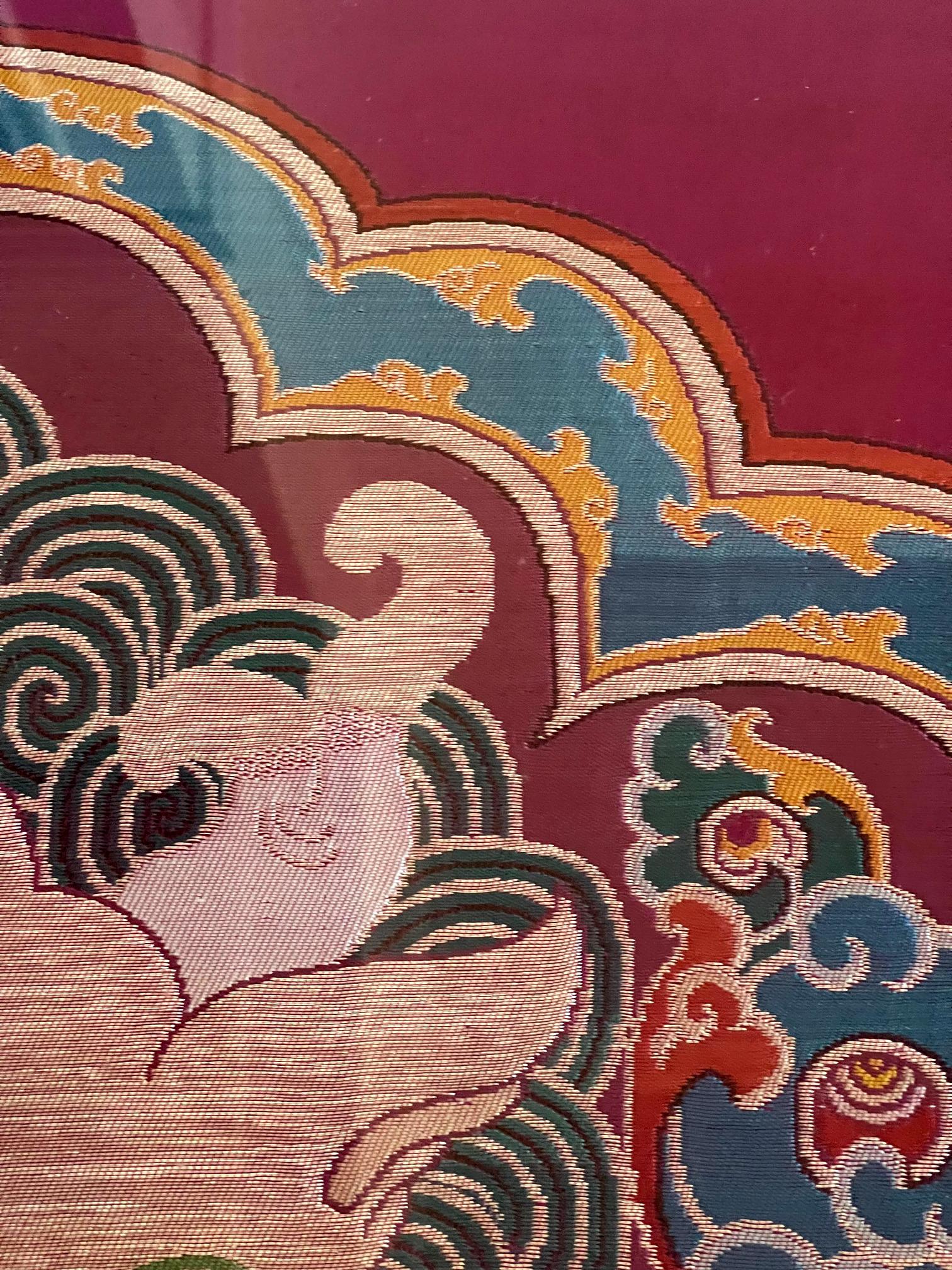 Panneau Kesi tibétain encadré en soie tissée encadré de Kirtimukha en vente 4