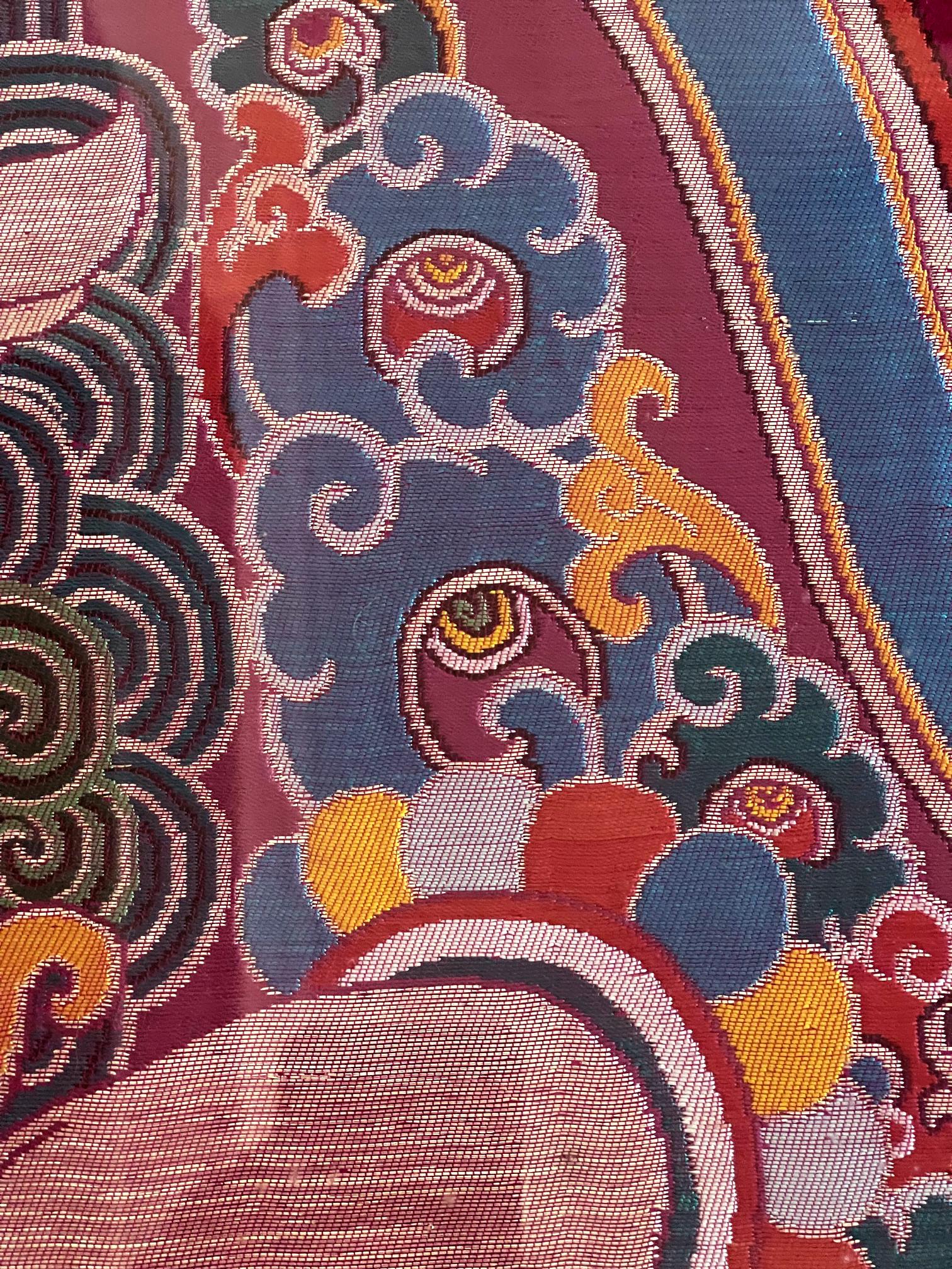 Panneau Kesi tibétain encadré en soie tissée encadré de Kirtimukha en vente 1