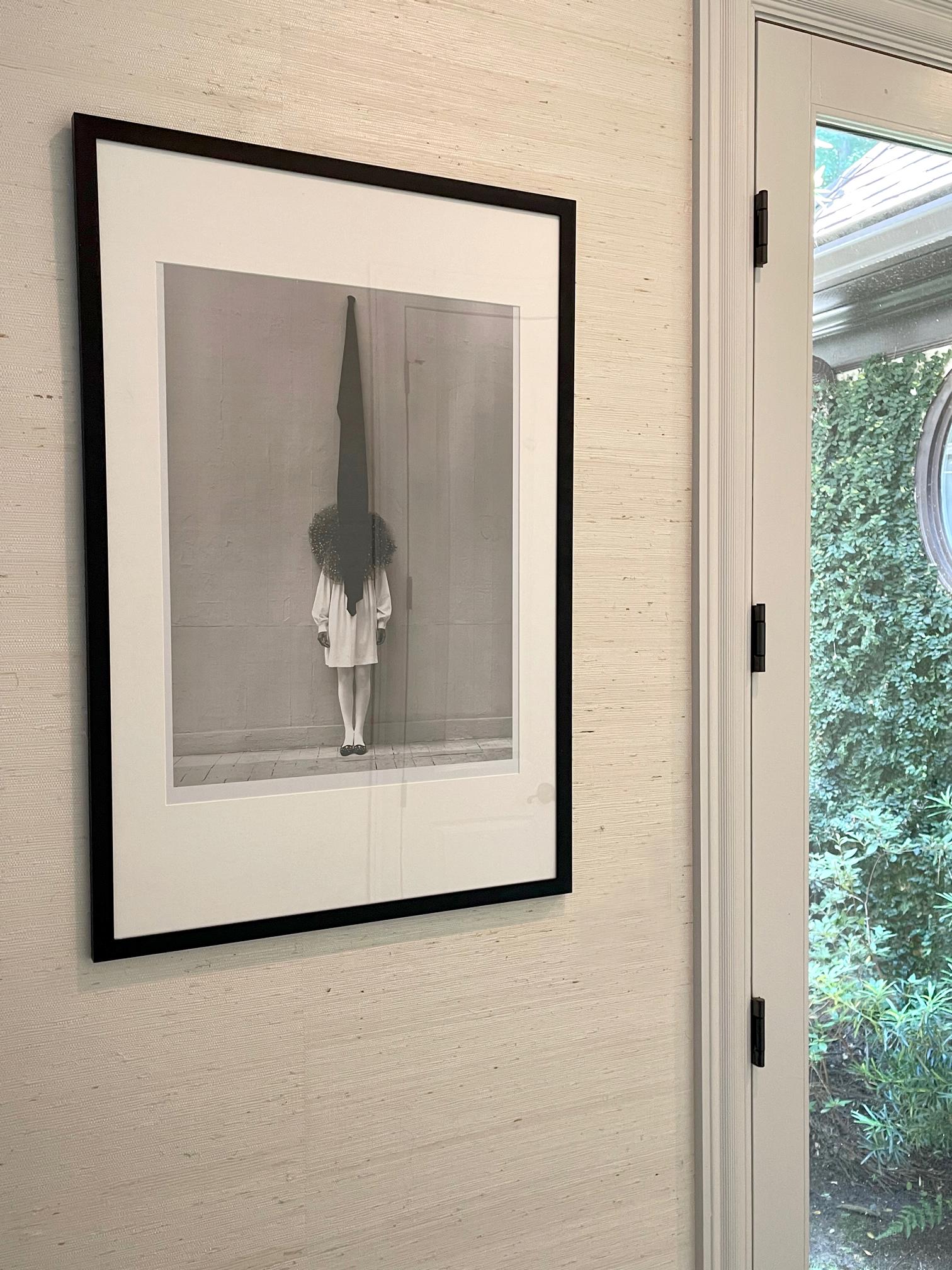 Photographie vintage encadrée Leslie Winer dans Yohji Yamamoto par Albert Watson Bon état - En vente à Atlanta, GA