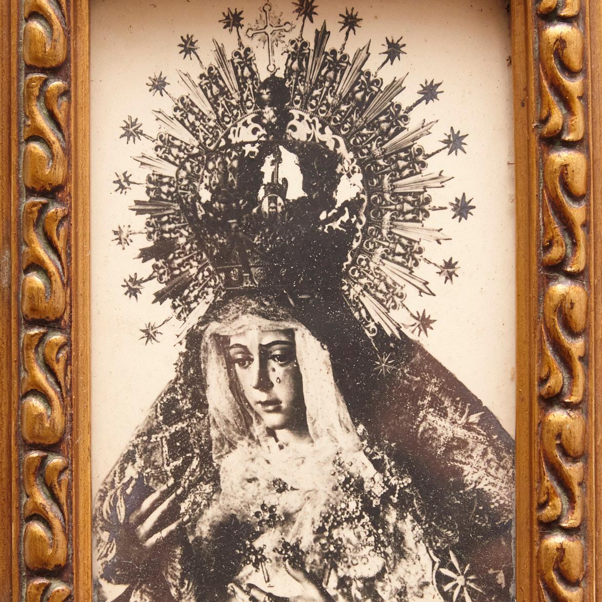 Milieu du XXe siècle  Image de la Vierge encadrée, vers 1950 en vente