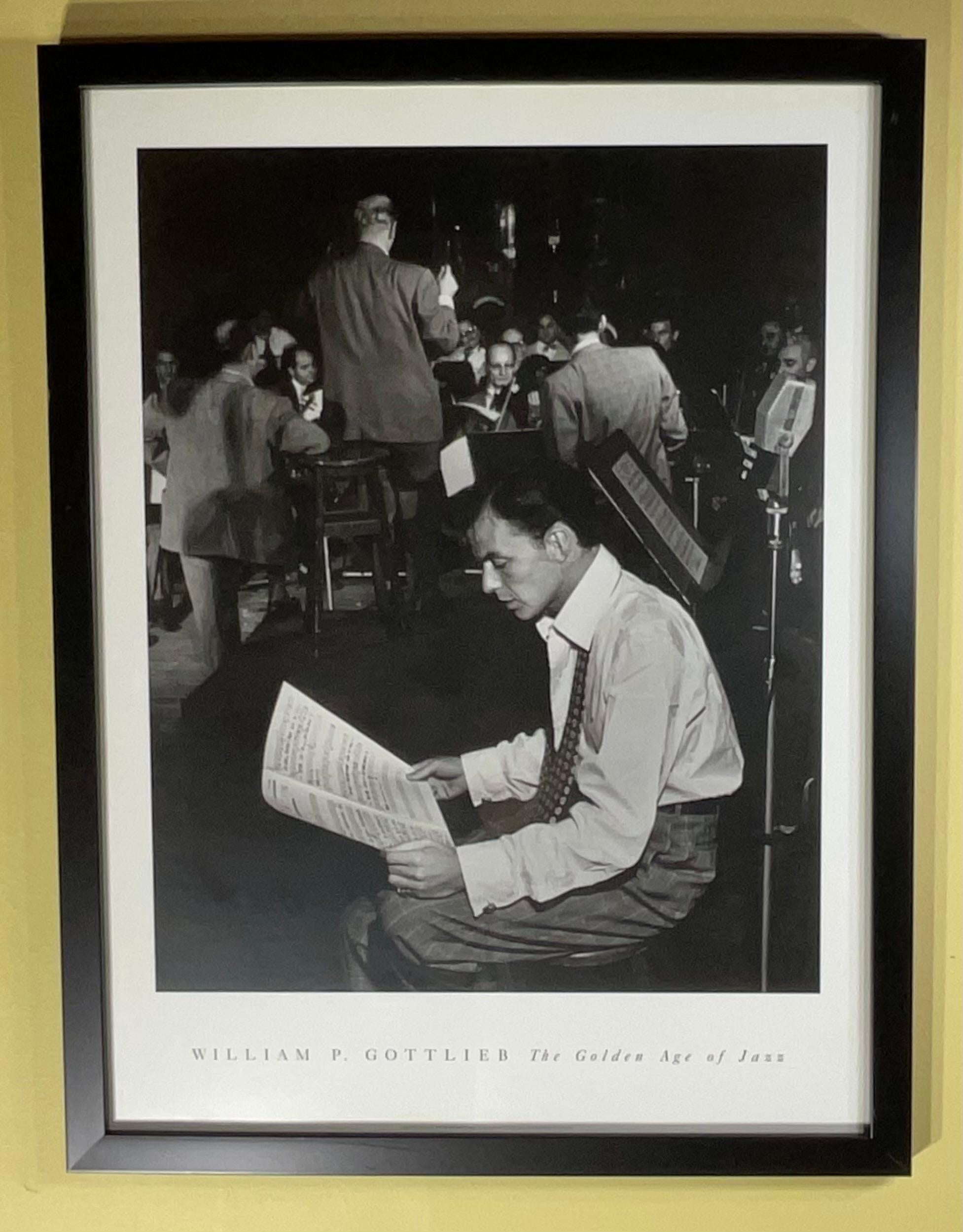 Photographie de Frank Sinatra encadrée de William P. Gottlieb en vente 1