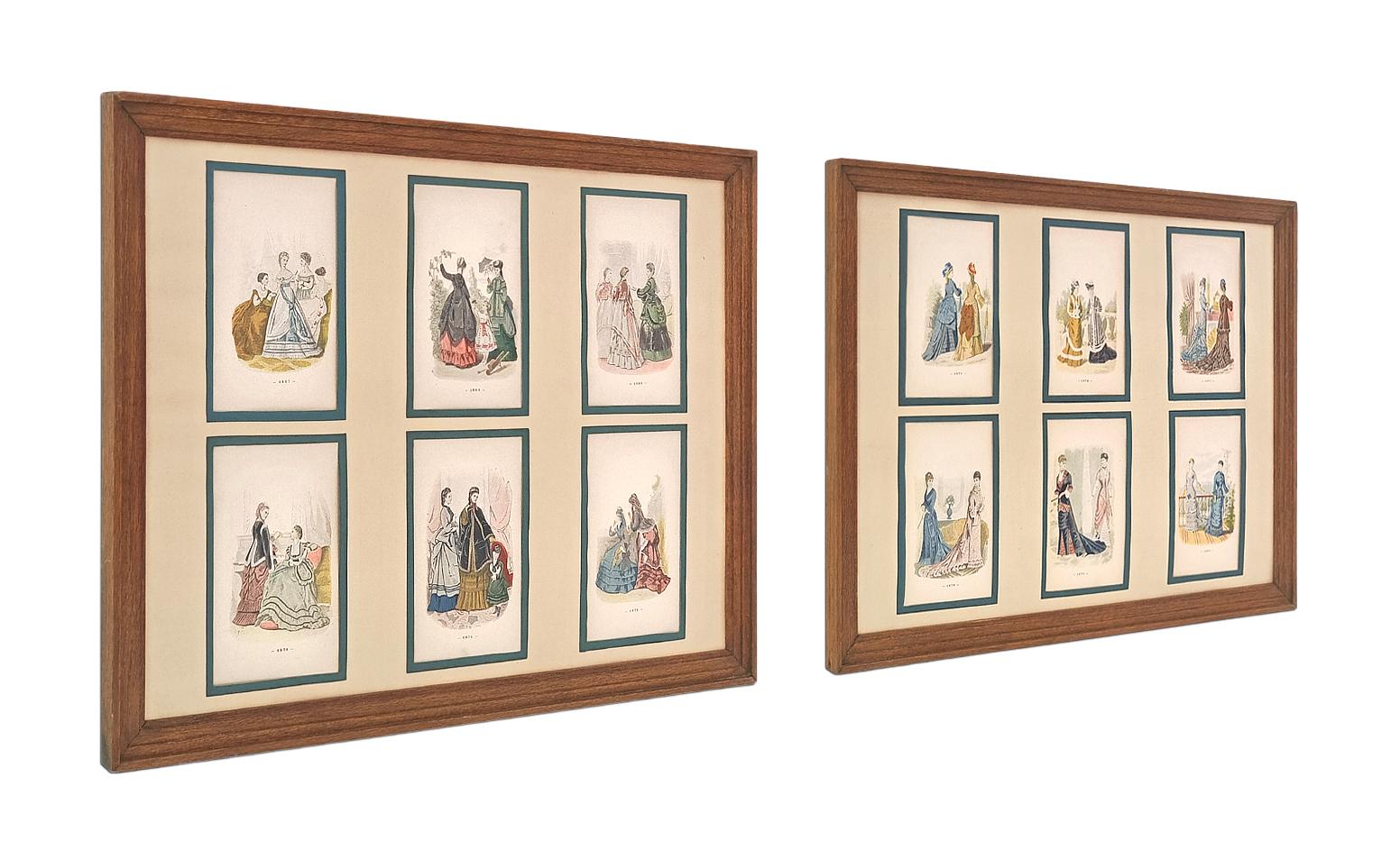 Une paire de cadres anciens (en bois de chêne clair), de la fin du 19e siècle, présentant un ensemble de 12 illustrations en couleur de la mode féminine française de 1867 à 1880.

Un premier cadre sous verre avec 6 illustrations de l'histoire du