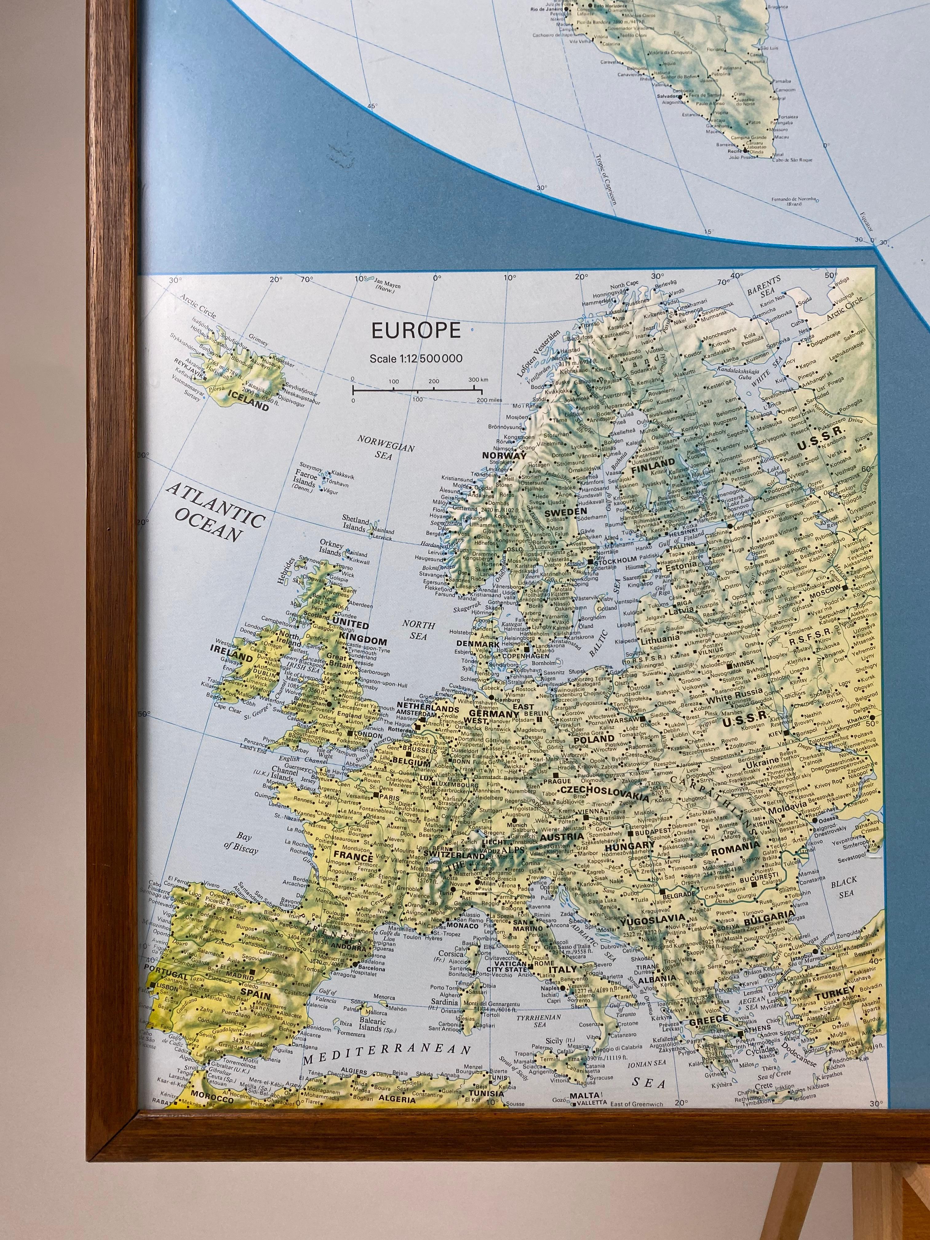Gerahmte Weltkarte von Skandinavian Airlines, Esselte Map Service 1979 (Schwedisch) im Angebot