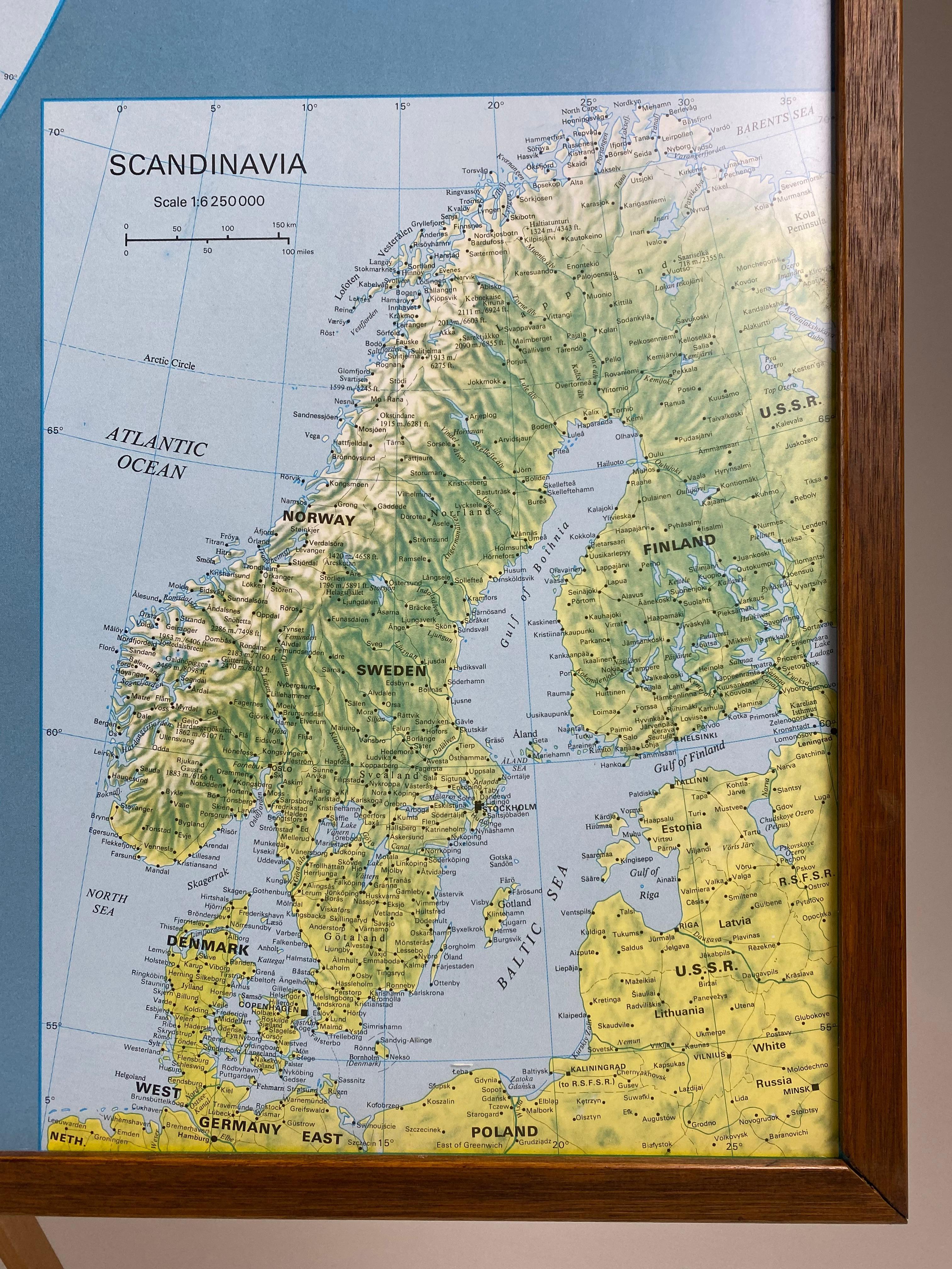 Gerahmte Weltkarte von Skandinavian Airlines, Esselte Map Service 1979 (Handgefertigt) im Angebot