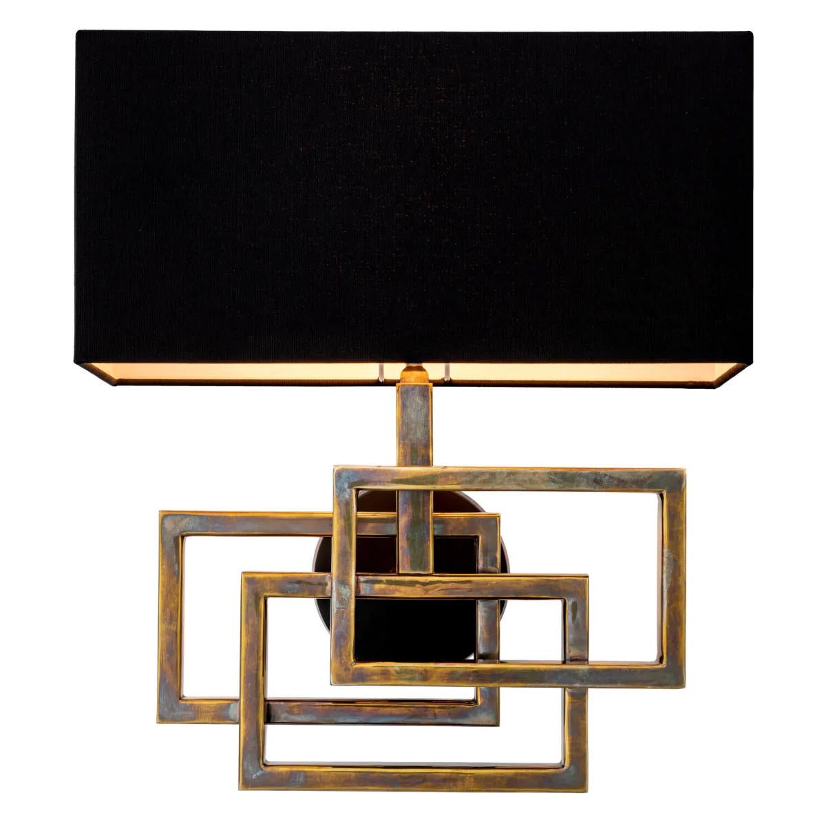 Aplique con estructura de latón pulido.
1 bombilla, portalámparas tipo E14, máx. 40 vatios. Incluido
tono negro. Bombilla no incluida.
También disponible con estructura en acabado níquel. También
disponible en marcos para lámparas de mesa.
