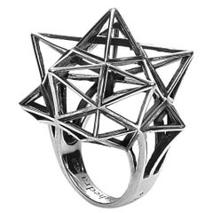 Anello d'argento con stella quadro