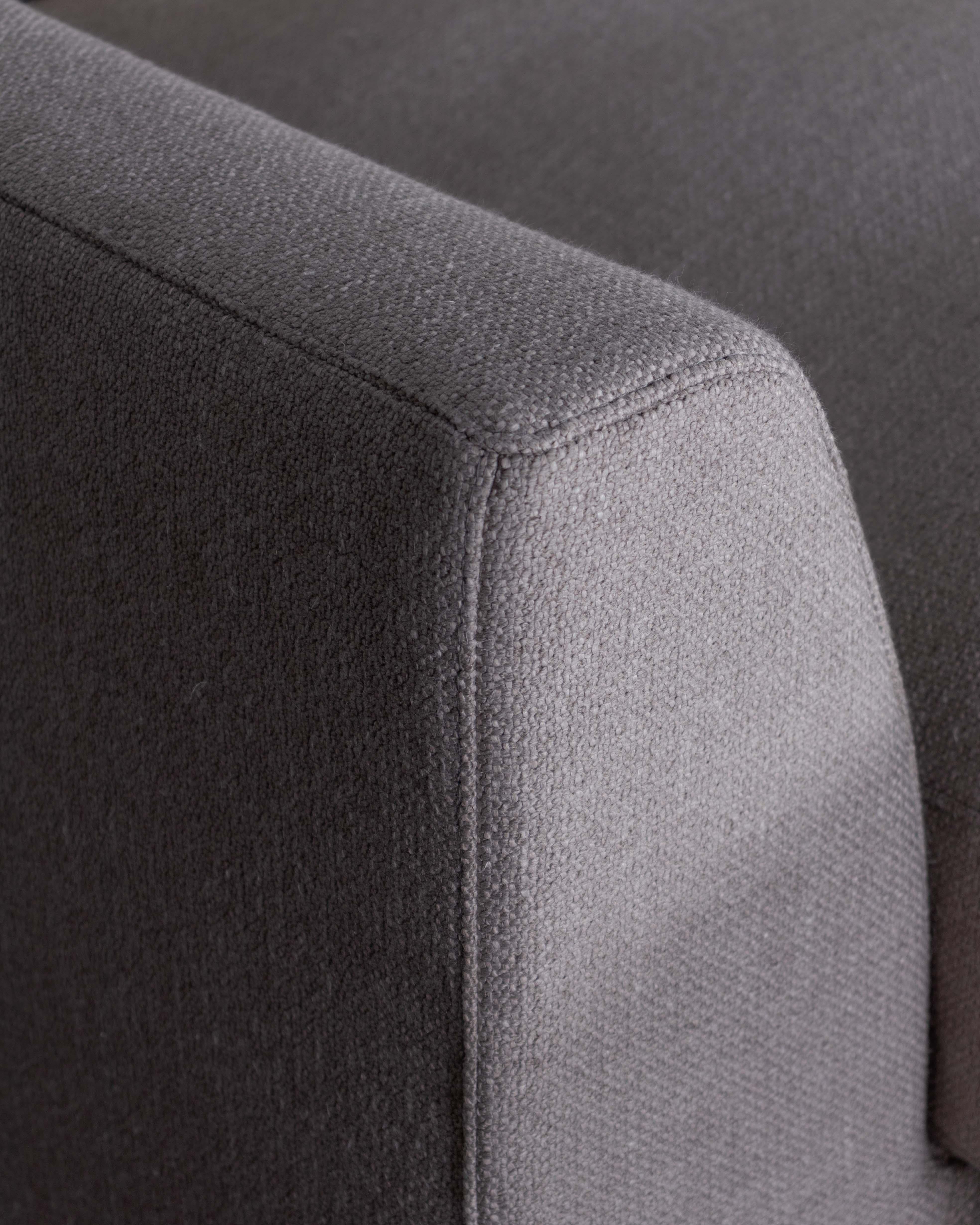 Americano Divano Marfa di Frameworks con gambe marrone scuro in vendita