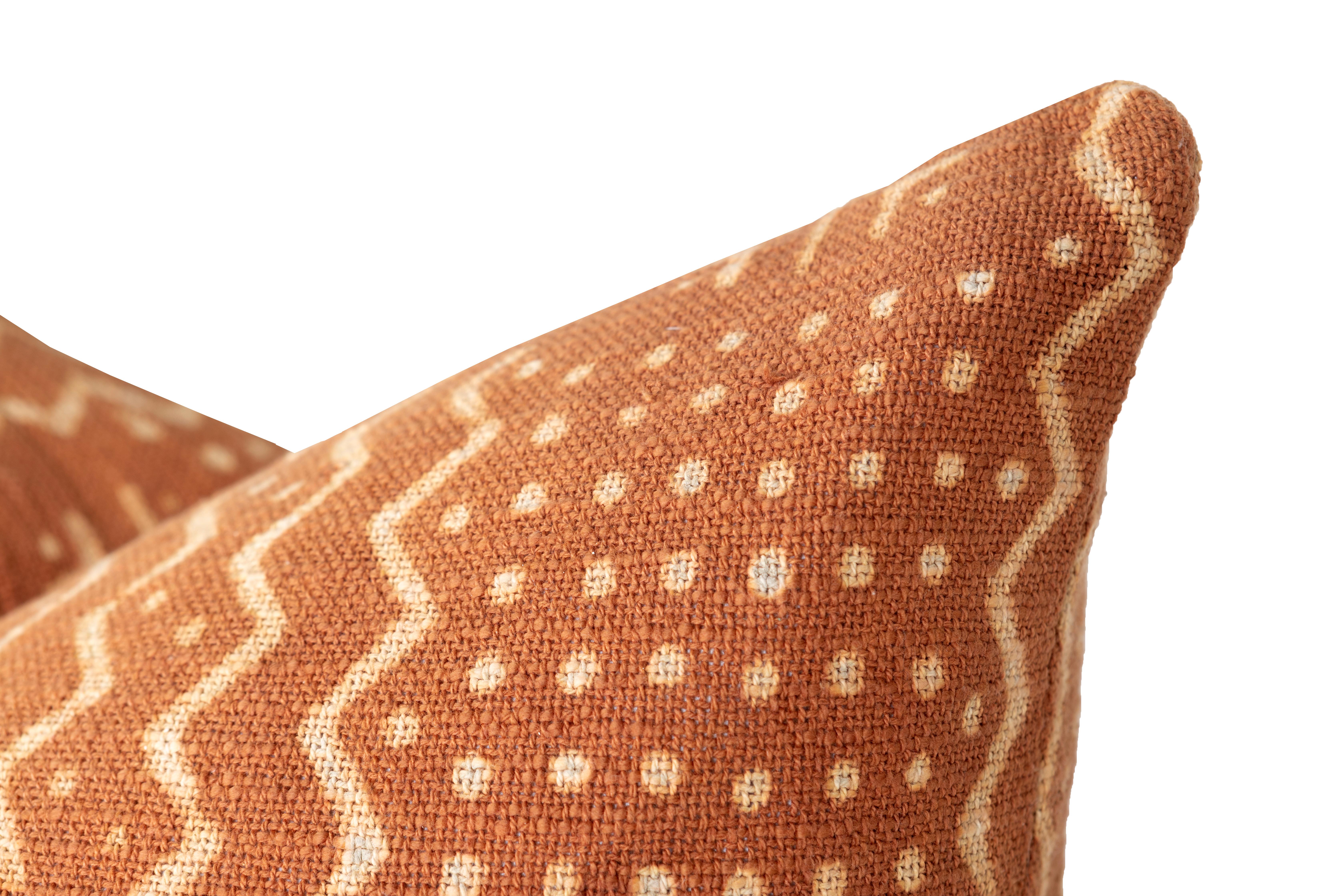 Frameworks, Rust Mod Cloth Woven Pillow In New Condition For Sale In Dallas, TX