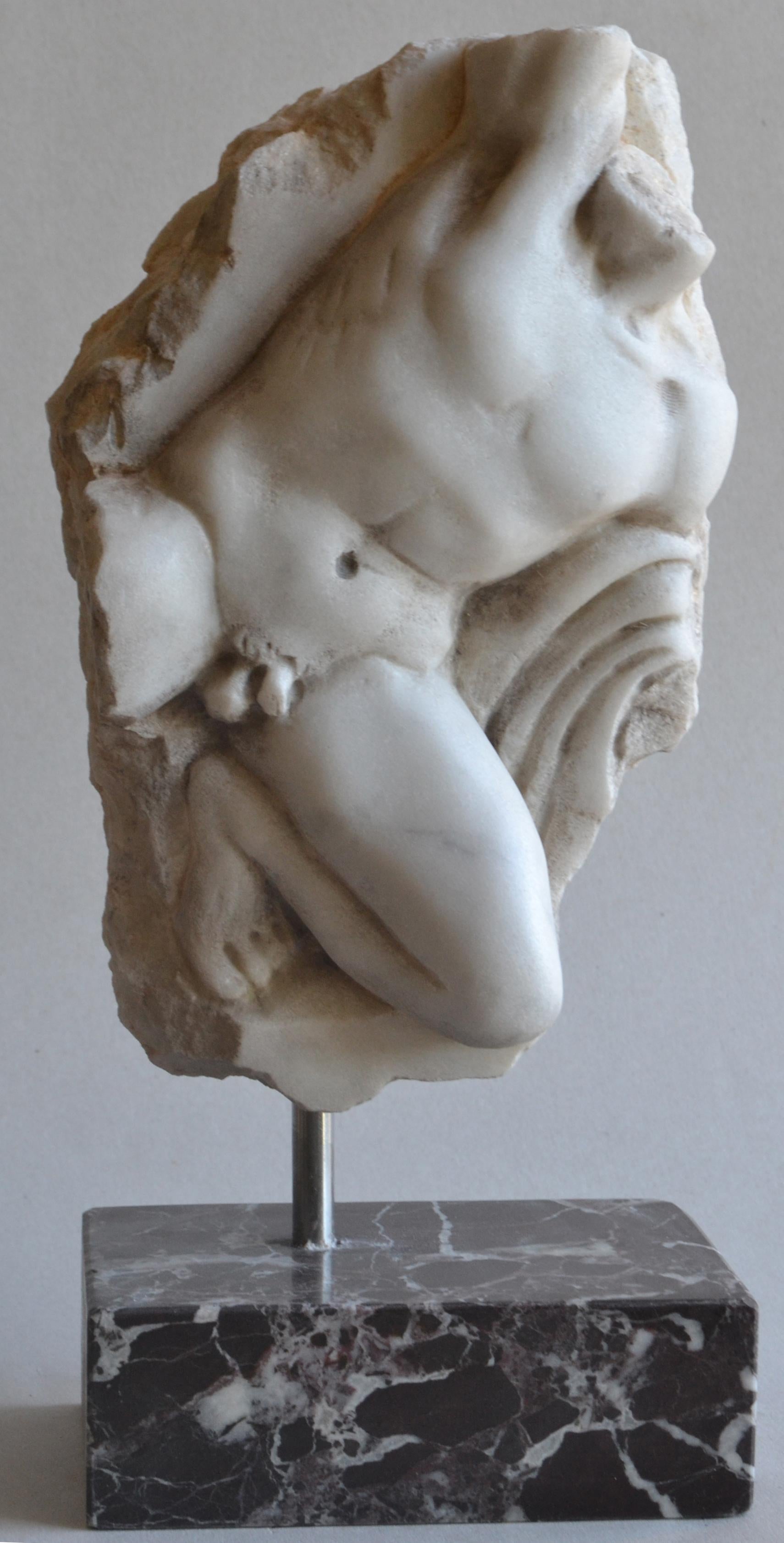 Frammento altorilievo scolpito su marmo di Carrara en vente 2