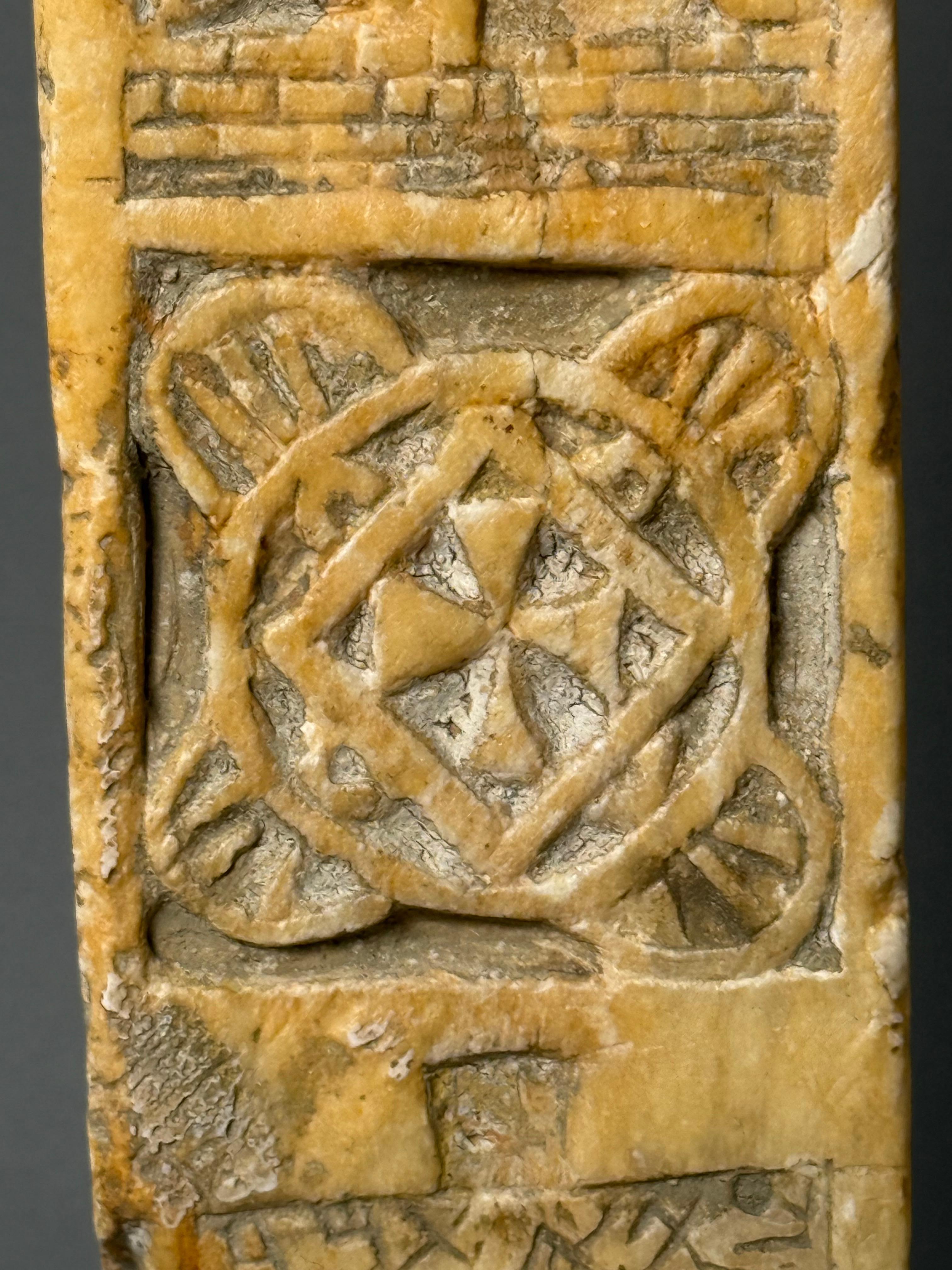 Marble Frammento architettonico in marmo - XV secolo For Sale